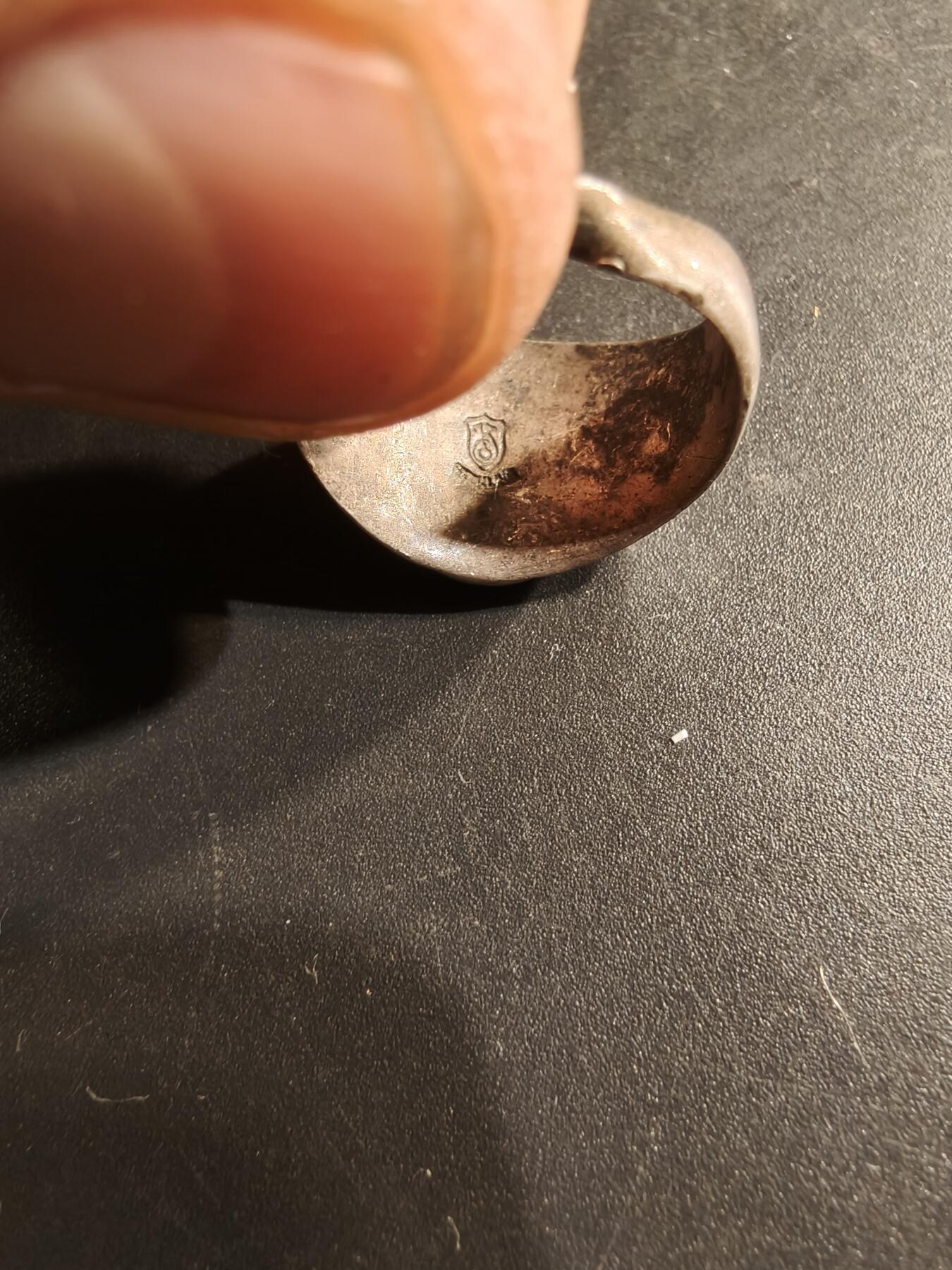 老王徽章第174期 美国海军戒指   925银     有断裂需修补     5.9g