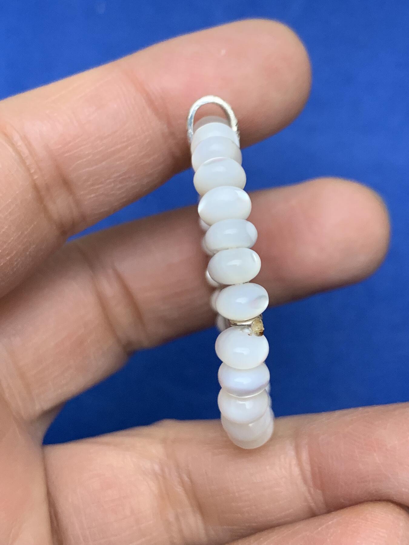 《竞宝斋》第454场 周日，周一 2场连拍 （全场包邮，欢迎送拍） 英属印度1900年维多利亚女王1卢比银币吊坠 总重18克 41.5mm