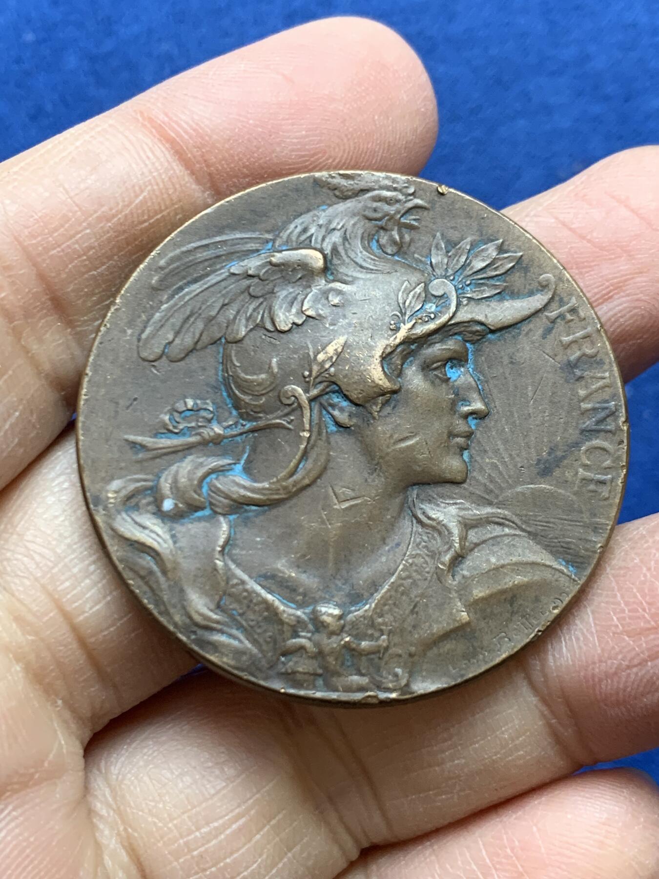 《竞宝斋》第454场 周日，周一 2场连拍 （全场包邮，欢迎送拍） 高卢雄鸡帽玛丽安娜女神铜章 36.35克 41.2mm 三角 丰饶角铜标