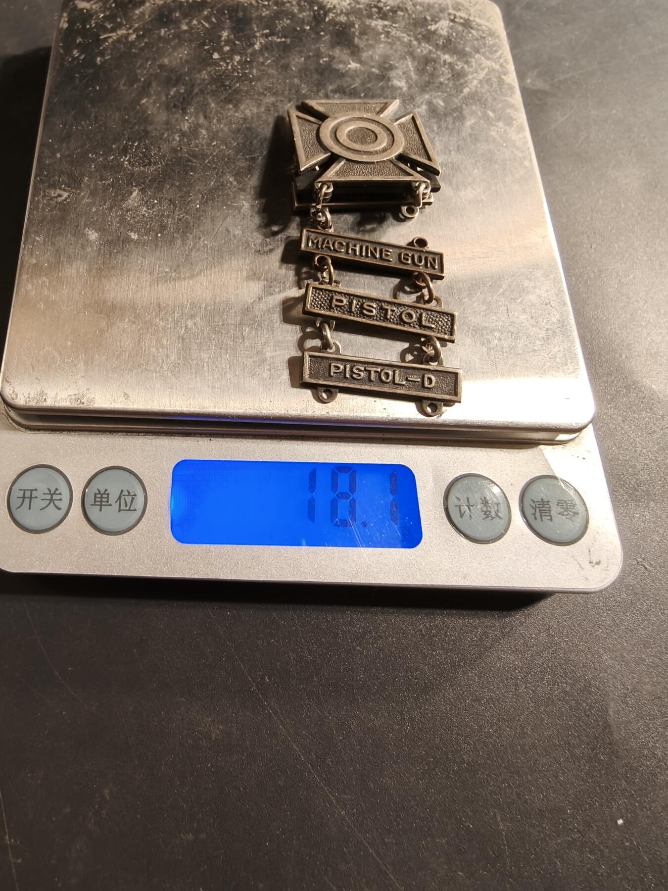 老王徽章第174期 美国陆军神射手技能章    二战时期横针版   925银    神射手、卡宾枪、机枪、手枪等5勋条    18.6g