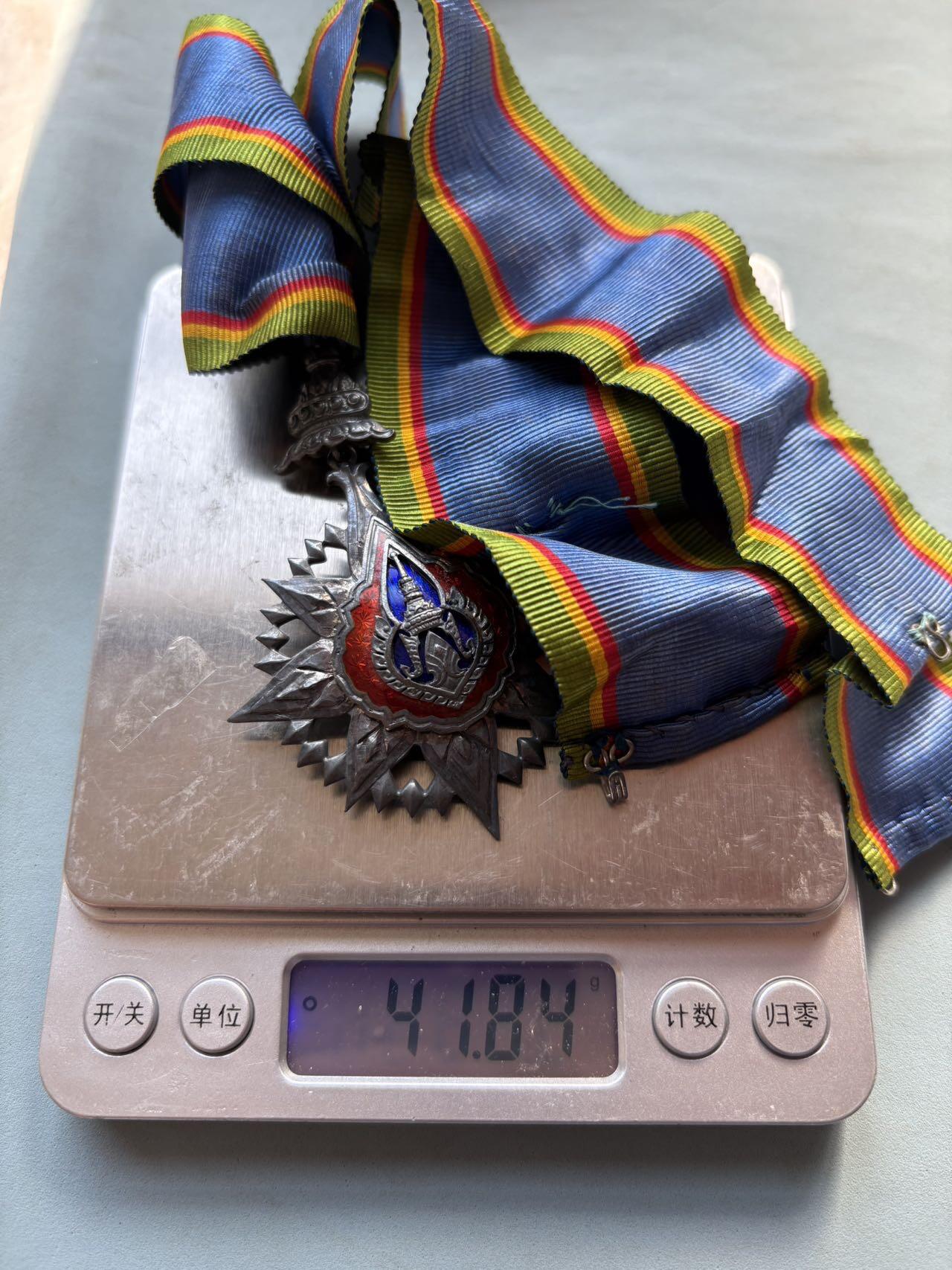 盛世勋华——号角文化勋章邮票专场拍卖第297期 泰国指挥官级王冠勋章 银制带原盒 早期版，全重41克