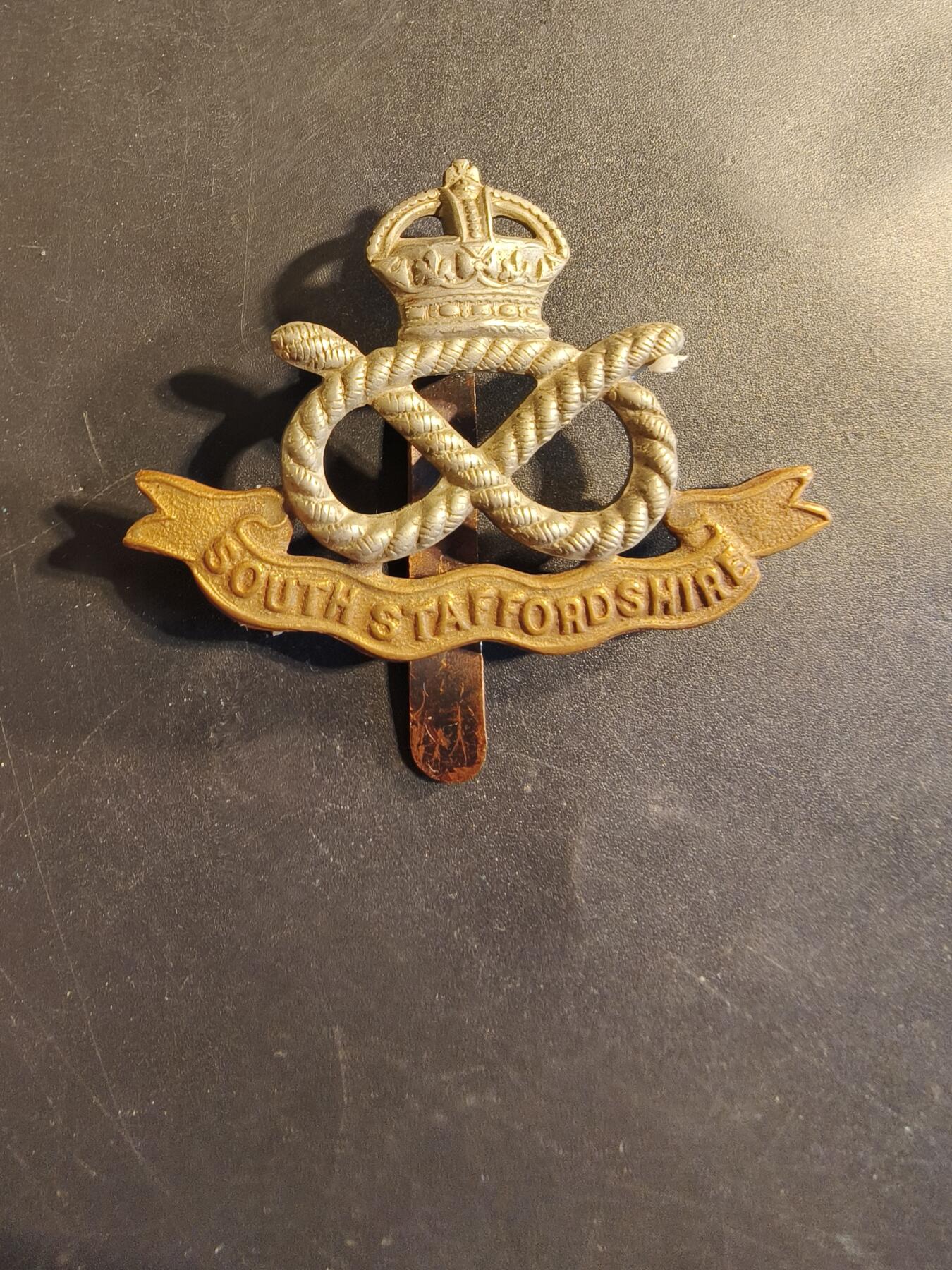 老王徽章第174期 英国南斯塔福德步兵团帽徽    二战时期