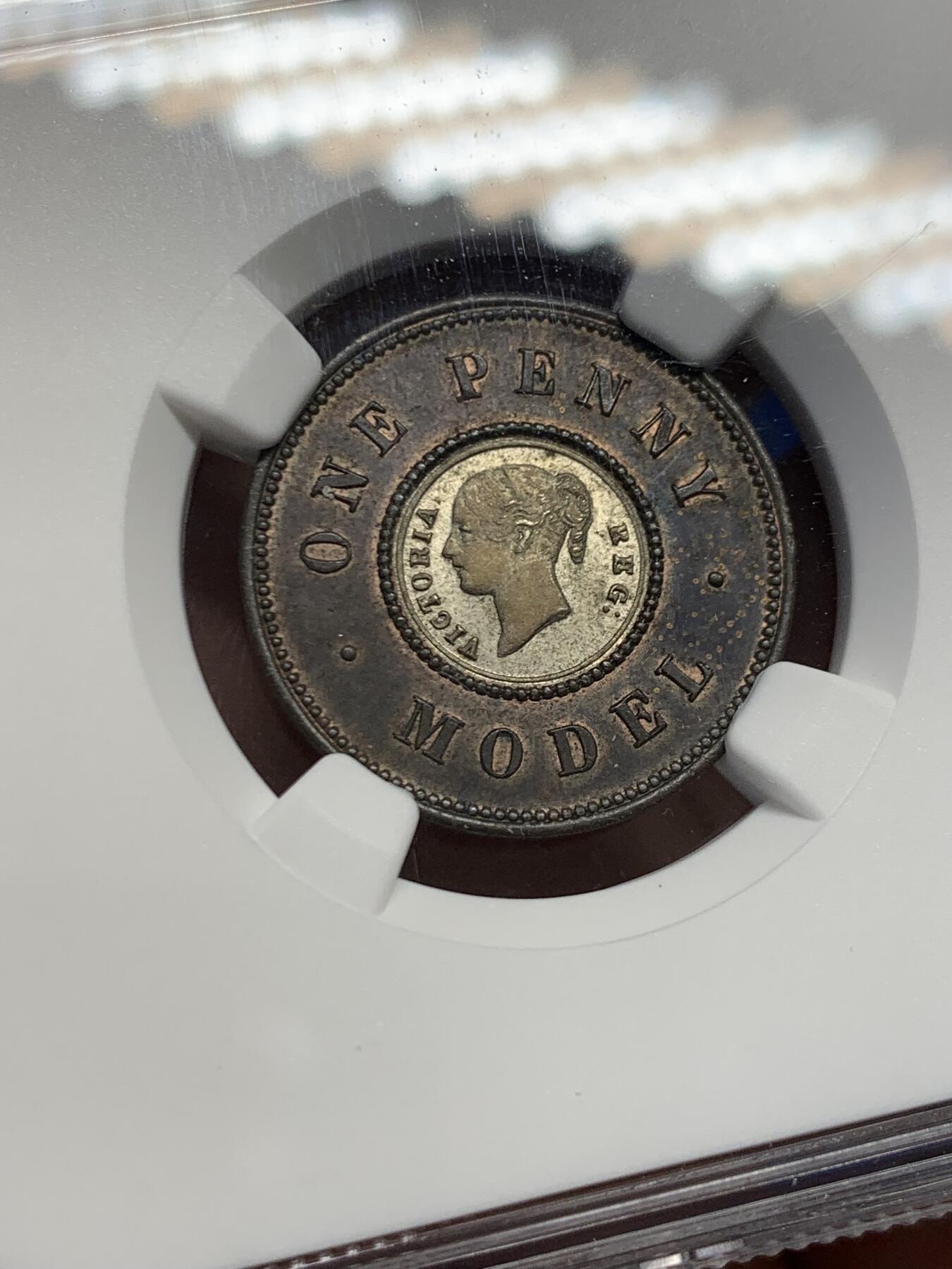 《竞宝斋》第454场 周日，周一 2场连拍 （全场包邮，欢迎送拍） NGC MS62英国（1844年）一便士双色代币 内圈为镀银版本 比较少见