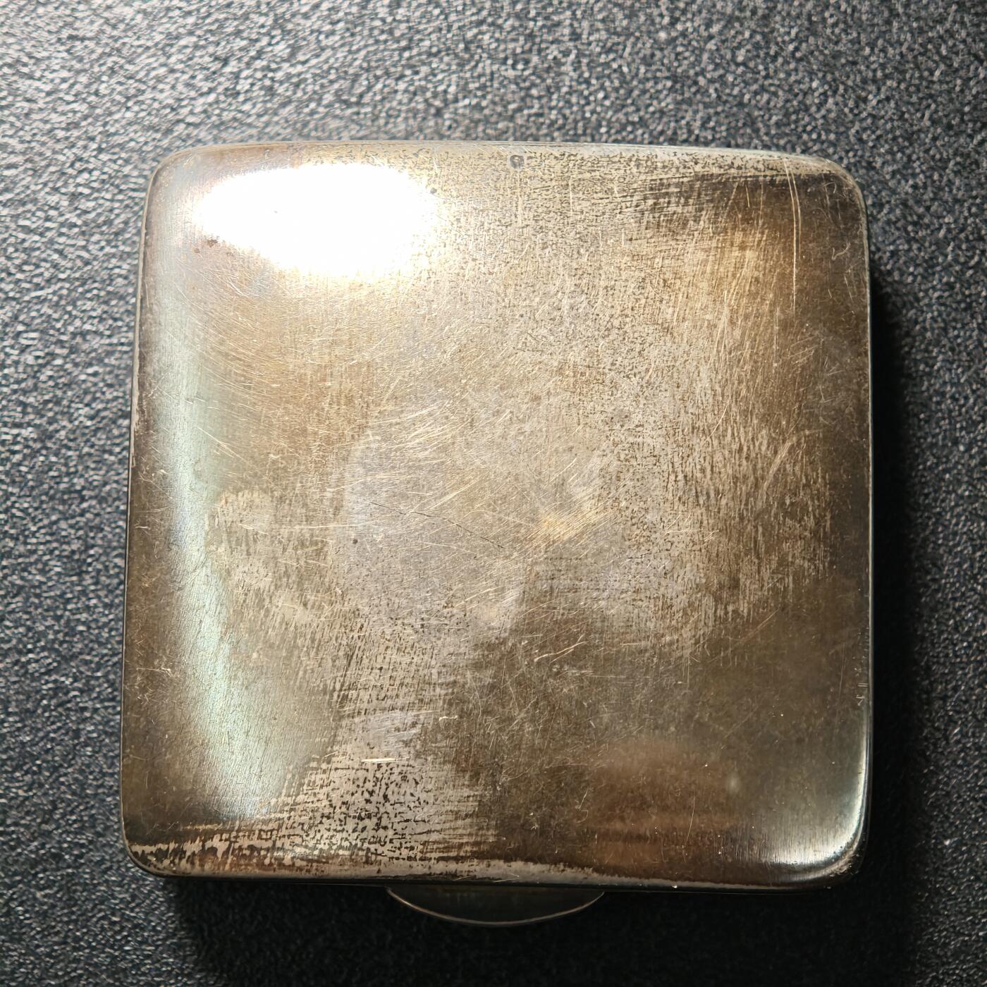 【德藏】世界币章拍卖第160期 1938年 英国谢菲尔德烟丝银盒 925银 银盒 原味包浆 直径约：56.5mm；重约：55.8g