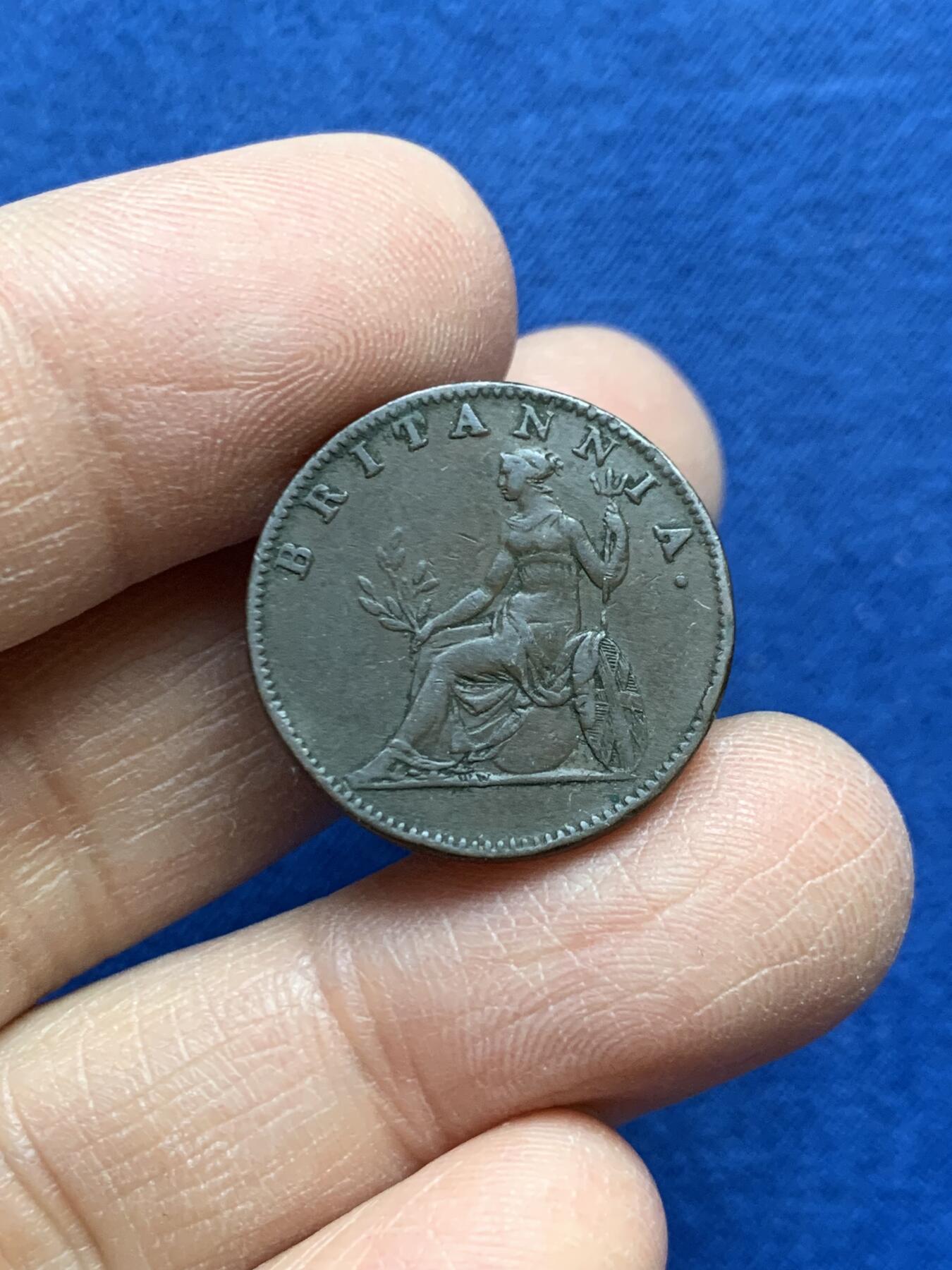 《竞宝斋》第454场 周日，周一 2场连拍 （全场包邮，欢迎送拍） 英属爱奥尼亚群岛 1819年 2雷普塔 铜币 巧克力色包浆 细节不错 少见品种