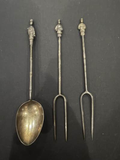 海外回流精品（欧美专场） - 欧洲回流清代纯银勺子、水果叉子三把，有款，12.2cm，27.7g。