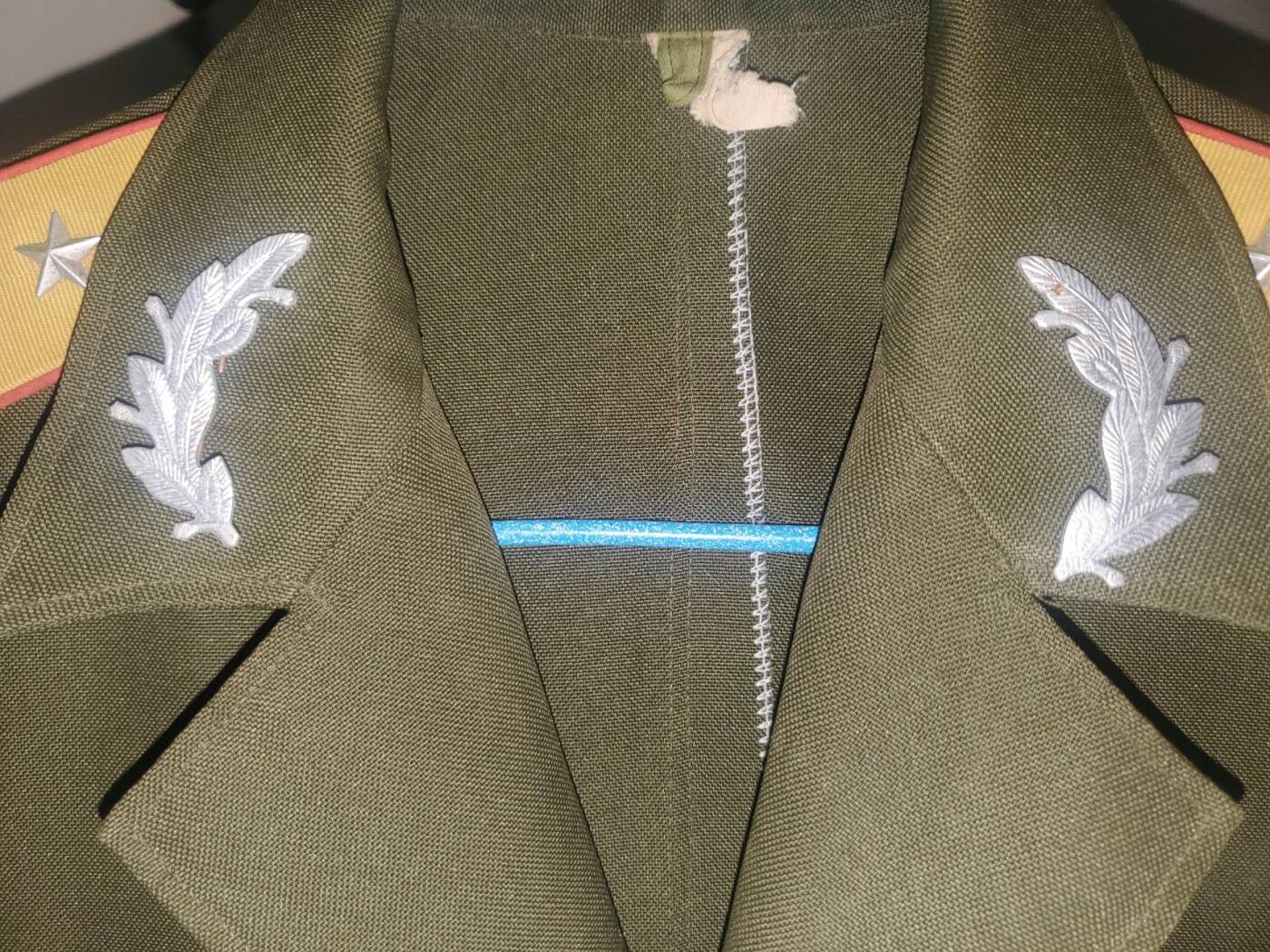 韵星假日拍卖第三十五期 -- Rimey Holidays Auction 34 越南社会主义共和国K82陆军中校军服 少见版本战后第一版 领章肩章齐全 保存良好 无虫蛀 颁发时间短