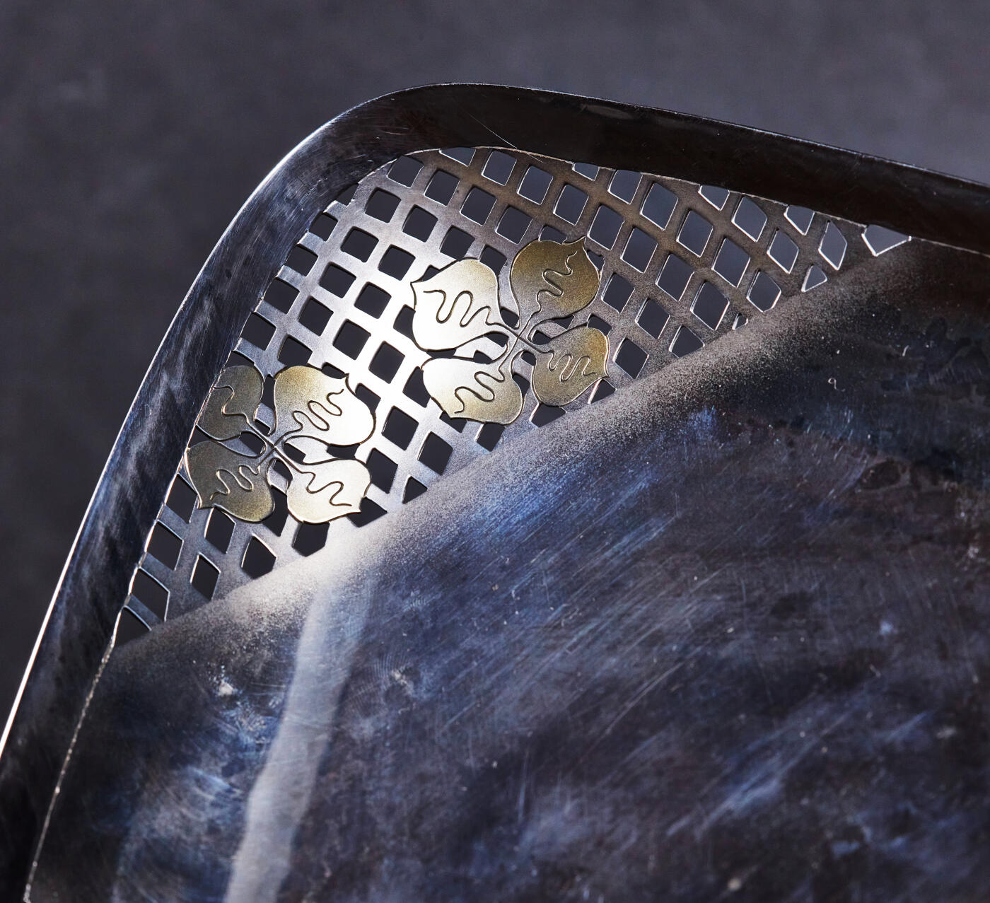 【俄甄集藏】2026年(046)01-07 星期三 晚 19:30 全场包邮 日本现代银质果篮，长：207mm，宽：180mm，高：50mm，重量：226.4克，970银