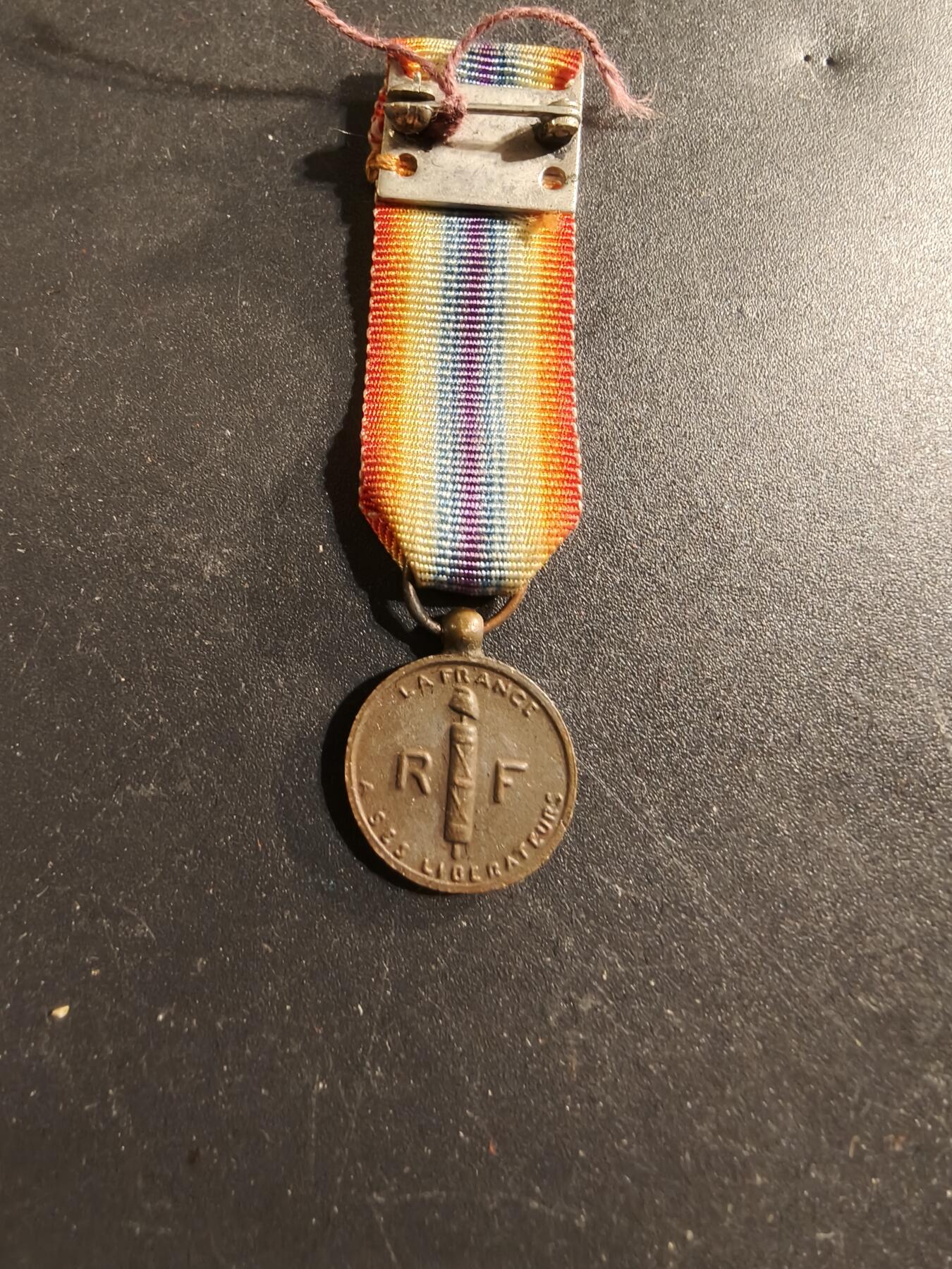 老王徽章第174期 法国二战解放奖章迷你章