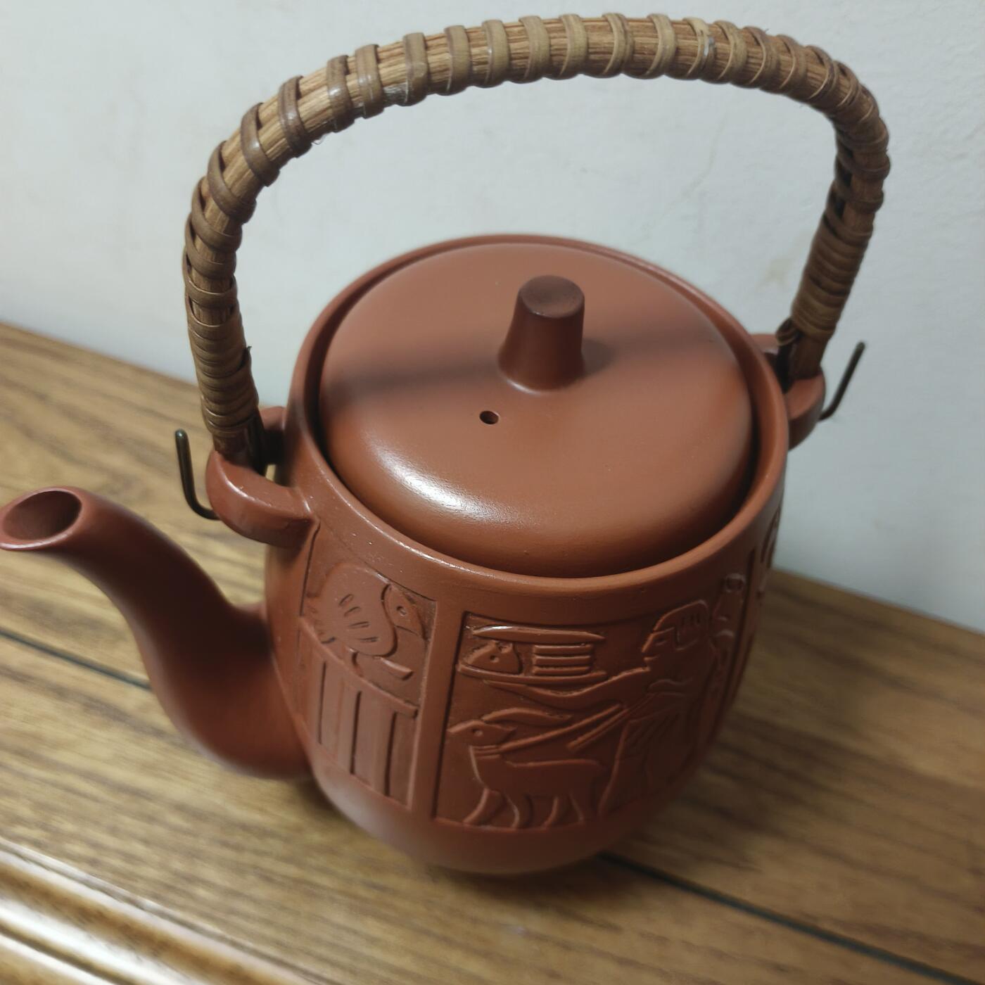 杂项专场 常滑朱泥提梁壶 全新未使用。高度13.5厘米 肚径最大10.5厘米