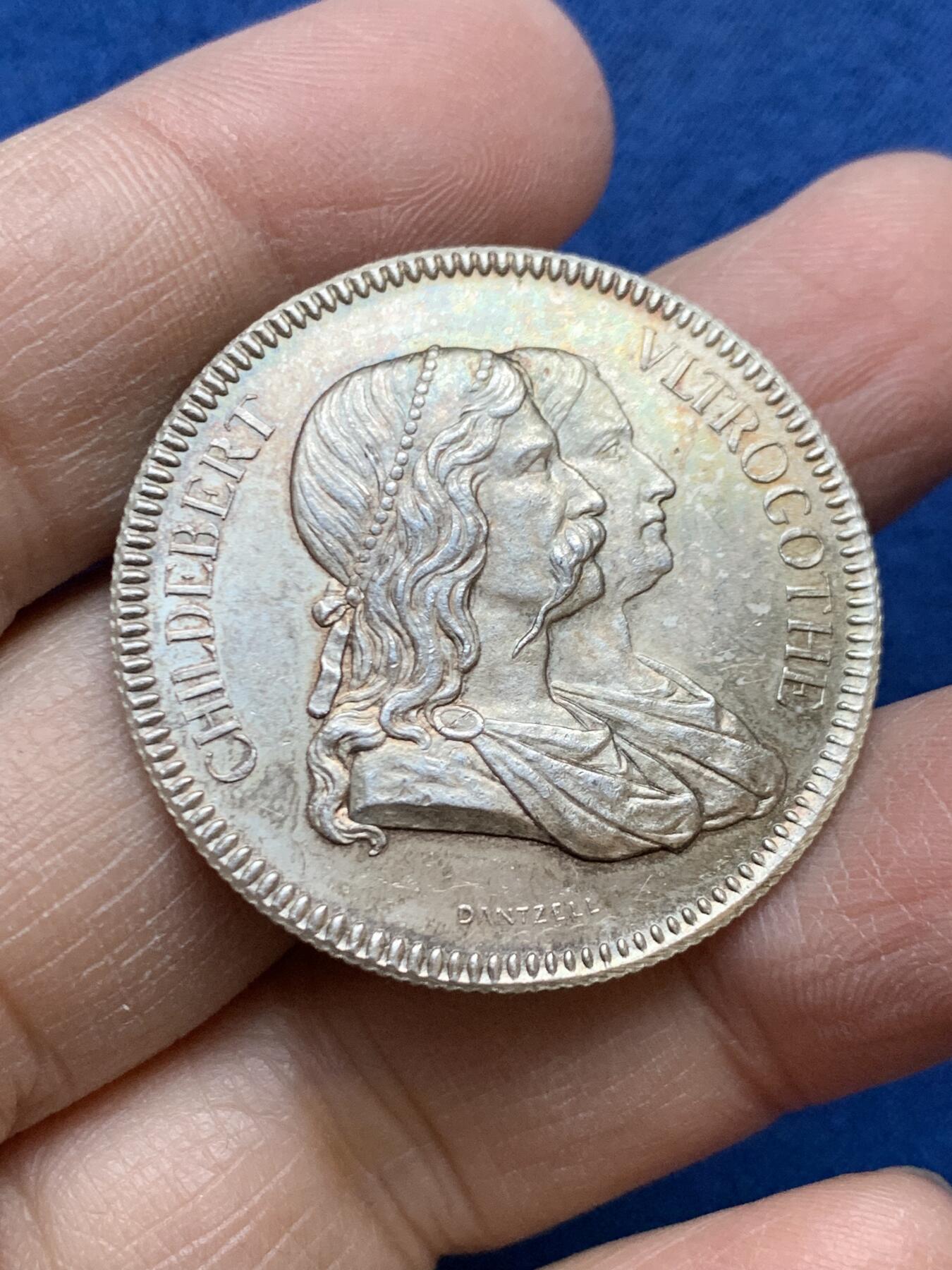 《竞宝斋》第454场 周日，周一 2场连拍 （全场包邮，欢迎送拍） 法国里昂市立医院总理事会银质代币 16.8克 35mm