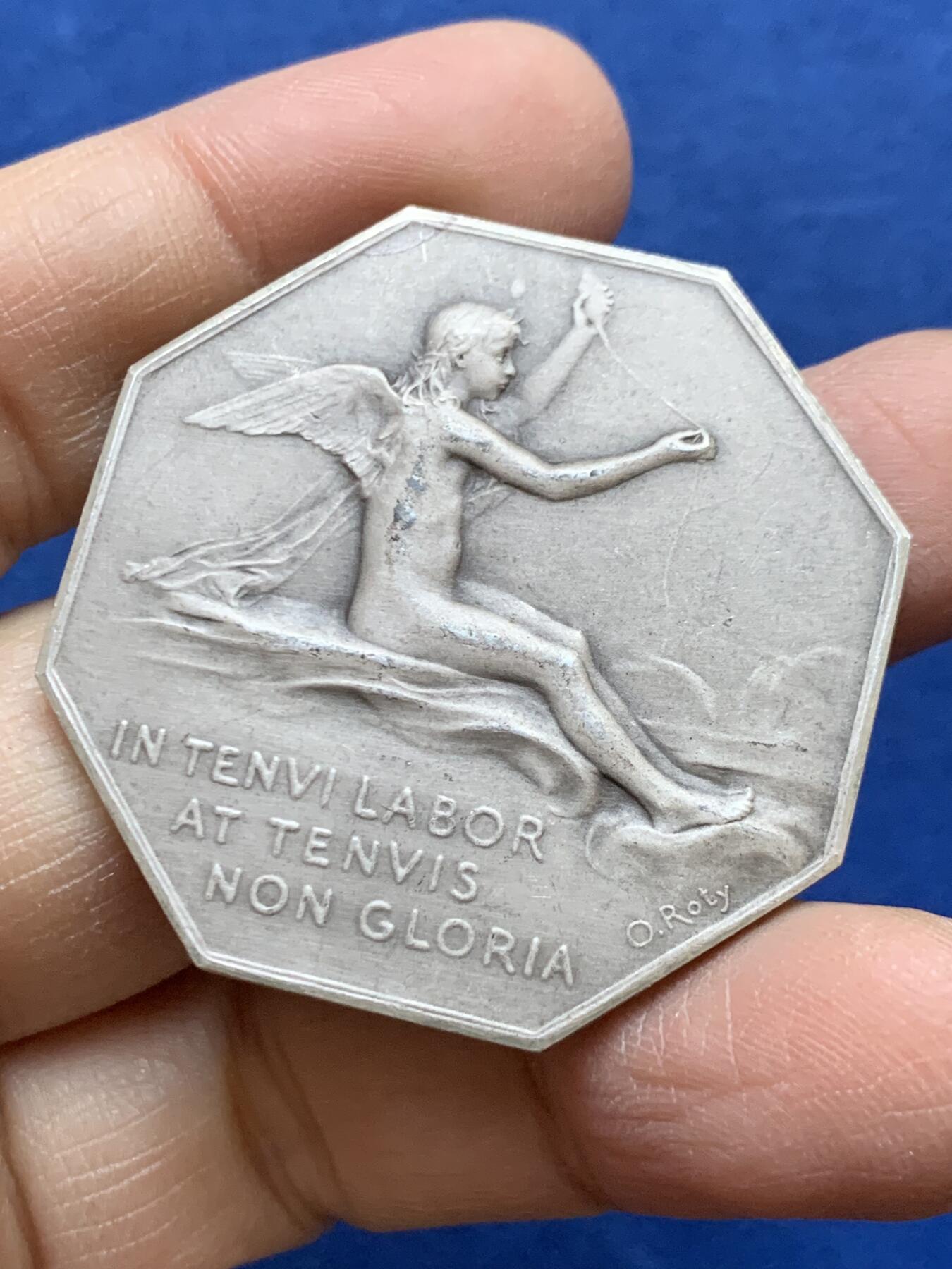 《竞宝斋》第454场 周日，周一 2场连拍 （全场包邮，欢迎送拍） 名家奥斯卡罗蒂作 法国里昂商会八角银代币 丰饶角1银标 38.8克 41.6mm