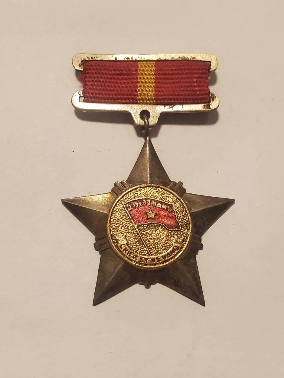 韵星假日拍卖第三十五期 -- Rimey Holidays Auction 34 越南民主共和国（北越）越战战时二级光荣战士奖章 少见 白铜版本非后期铝