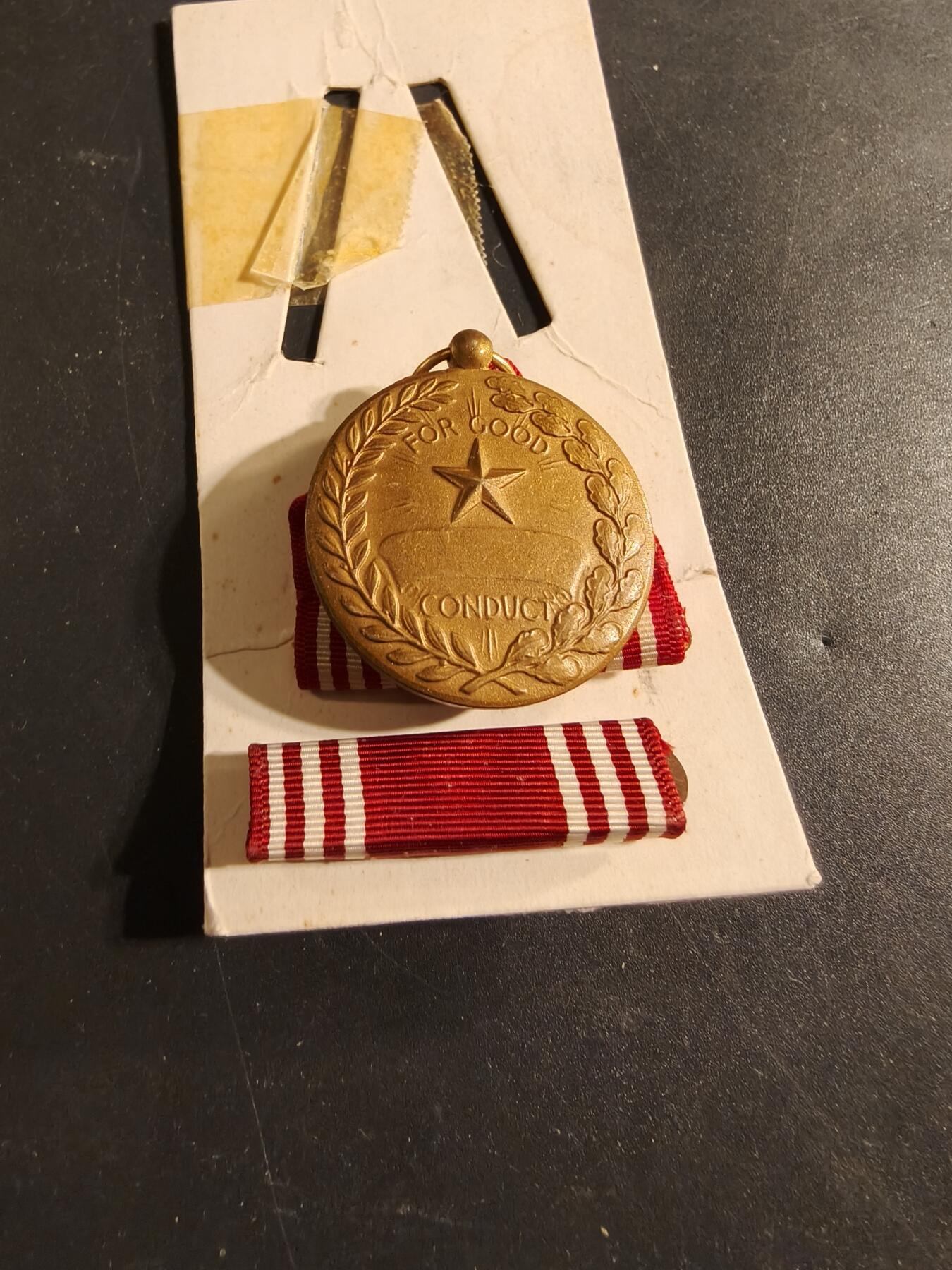 老王徽章第174期 美国陆军品德优良奖章     二战时期    带略