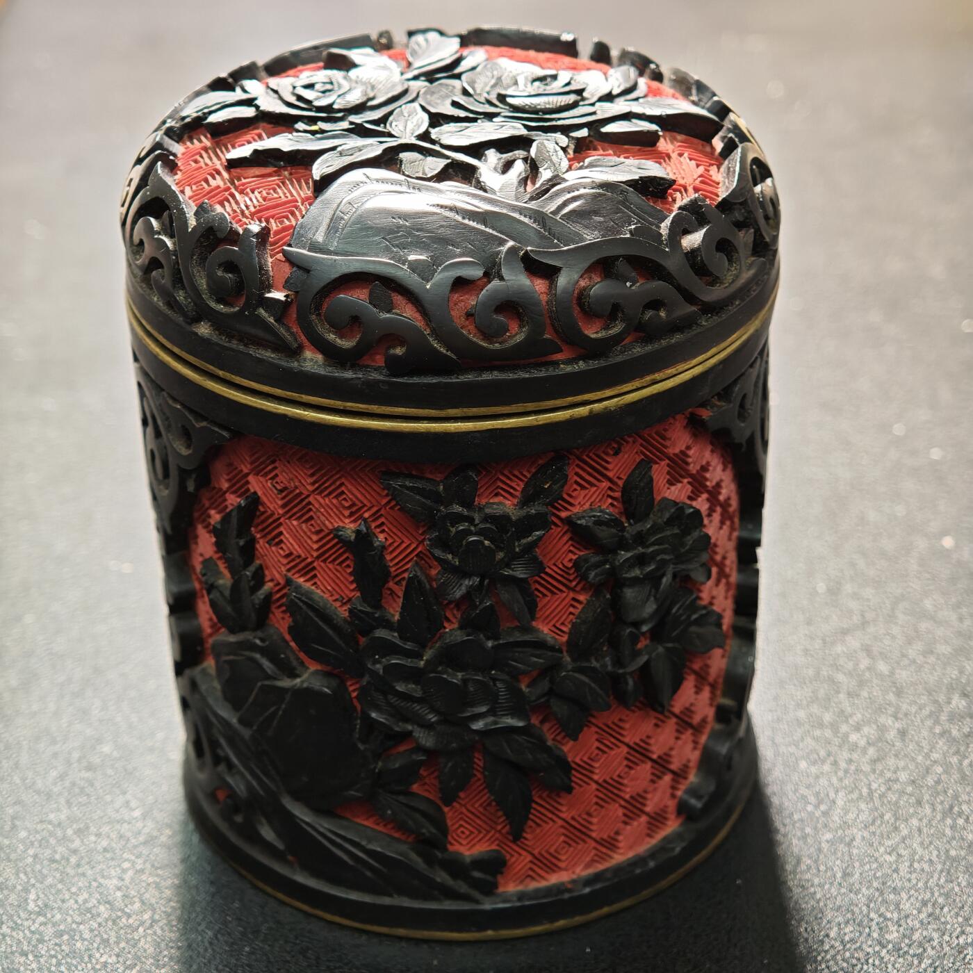 【德藏】世界币章拍卖第160期 回流 铜胎漆器雕刻茶叶罐 直径约：85mm；高约101.6mm；重约：330g