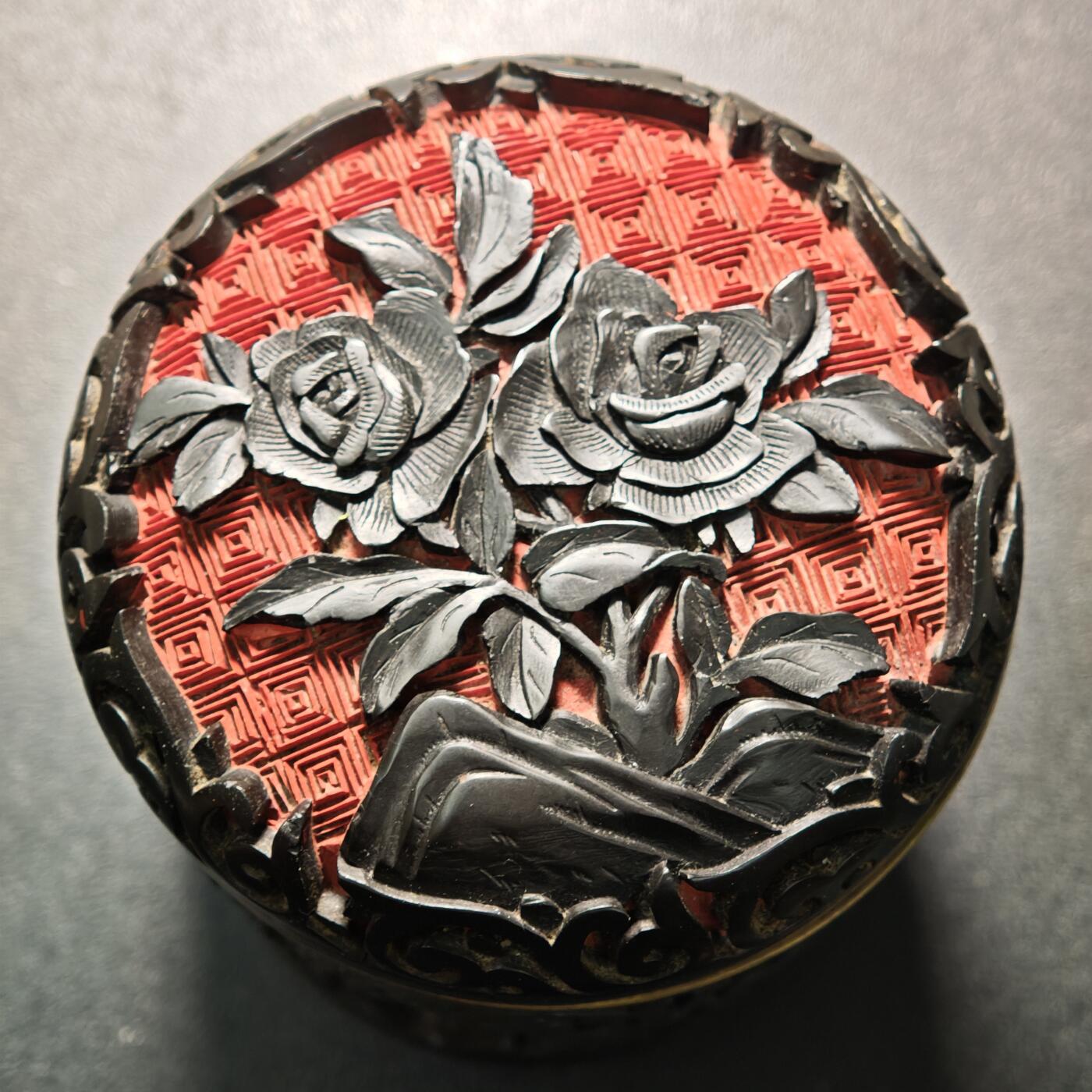 【德藏】世界币章拍卖第160期 回流 铜胎漆器雕刻茶叶罐 直径约：85mm；高约101.6mm；重约：330g