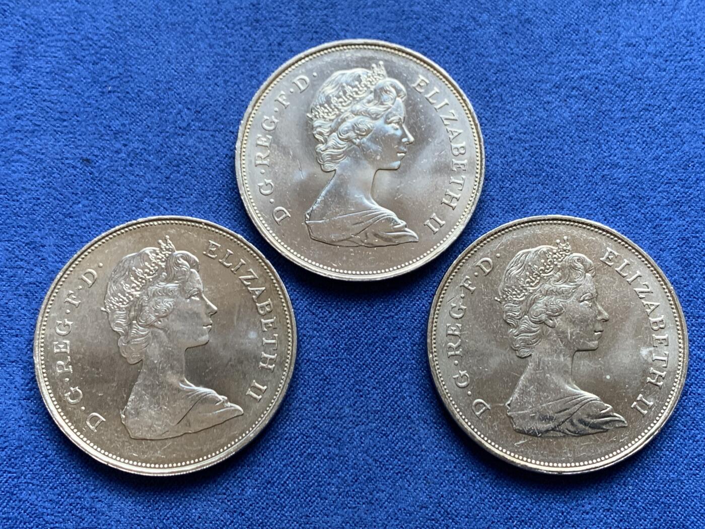 《竞宝斋》第454场 周日，周一 2场连拍 （全场包邮，欢迎送拍） 三枚一组 1981年戴安娜王妃结婚纪念大镍币，原光品相，转光丝滑