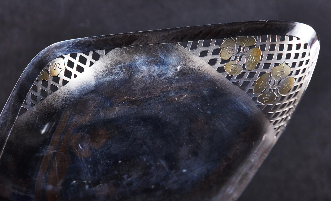 【俄甄集藏】2026年(046)01-07 星期三 晚 19:30 全场包邮 日本现代银质果篮，长：207mm，宽：180mm，高：50mm，重量：226.4克，970银