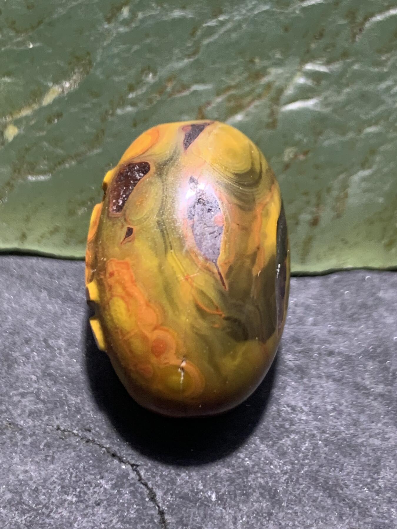 亚光冰飘战国红玛瑙手工雕刻真字随形通货珠一颗