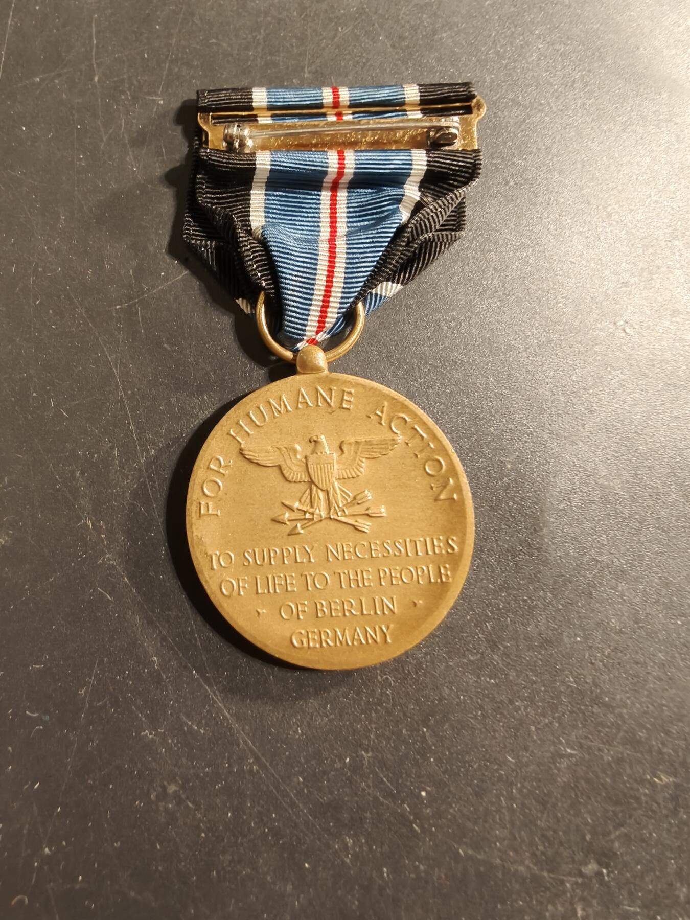 老王徽章第174期 美国空军柏林危机人道主义援助奖章