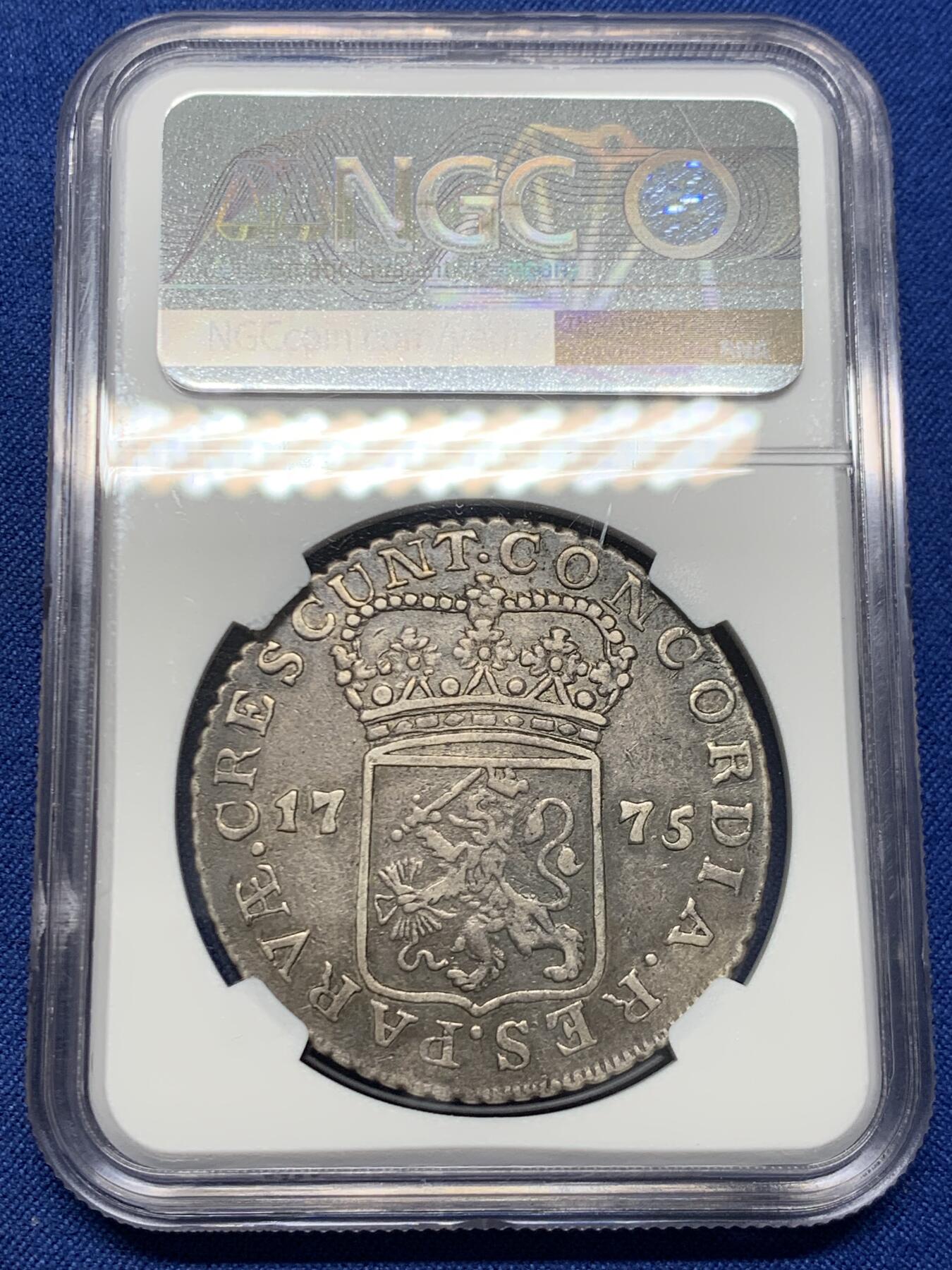 《竞宝斋》第454场 周日，周一 2场连拍 （全场包邮，欢迎送拍） NGC XF 荷兰 格尔德兰省 1775年 1杜卡特 银币 荷兰三剑客之一的武士银币 这个省份比较少见 极美黑包浆 细节不错 热门品种