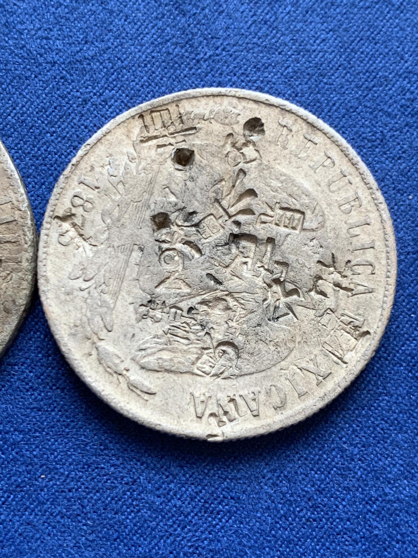 《竞宝斋》第454场 周日，周一 2场连拍 （全场包邮，欢迎送拍） 两枚一组 烂版银元 总重50.6克