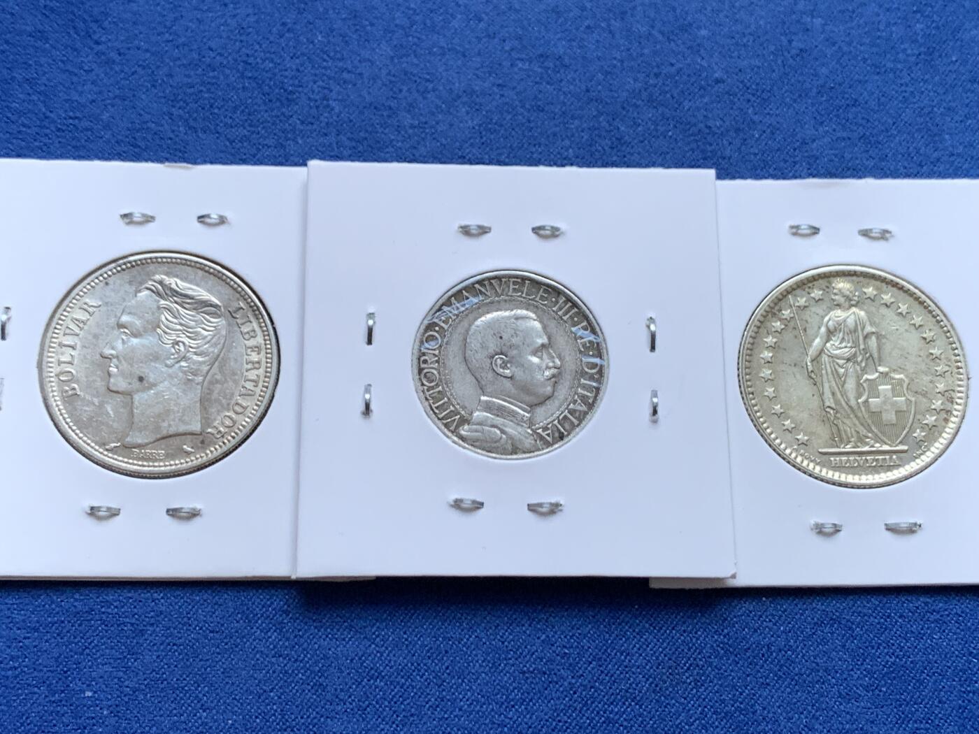 《竞宝斋》第454场 周日，周一 2场连拍 （全场包邮，欢迎送拍） 三枚一组 意大利/瑞士/委内瑞拉（拉丁货币同盟） 1里拉/2法郎/2玻利瓦尔 银币