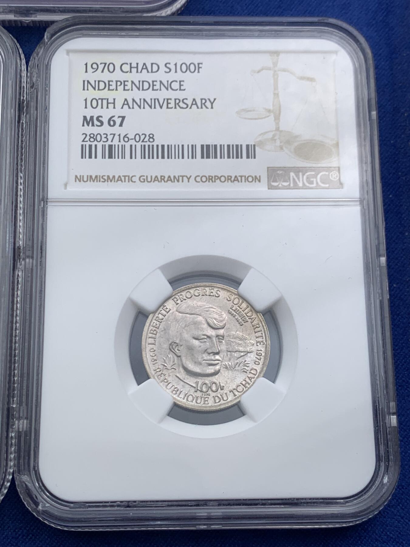 《竞宝斋》第454场 周日，周一 2场连拍 （全场包邮，欢迎送拍） 稀少5枚一组 NGC MS67-PF66 乍得 1970年 银币5枚套 都是非常稀少的品种 5枚中最多的发行量只有1300枚 值得入手 100F的盒子角落有磕