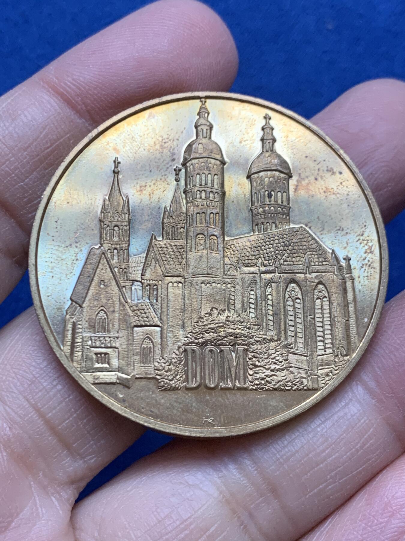 《竞宝斋》第454场 周日，周一 2场连拍 （全场包邮，欢迎送拍） 1978年瑙姆堡建城950周年纪念铜章 29.45克 42.6mm