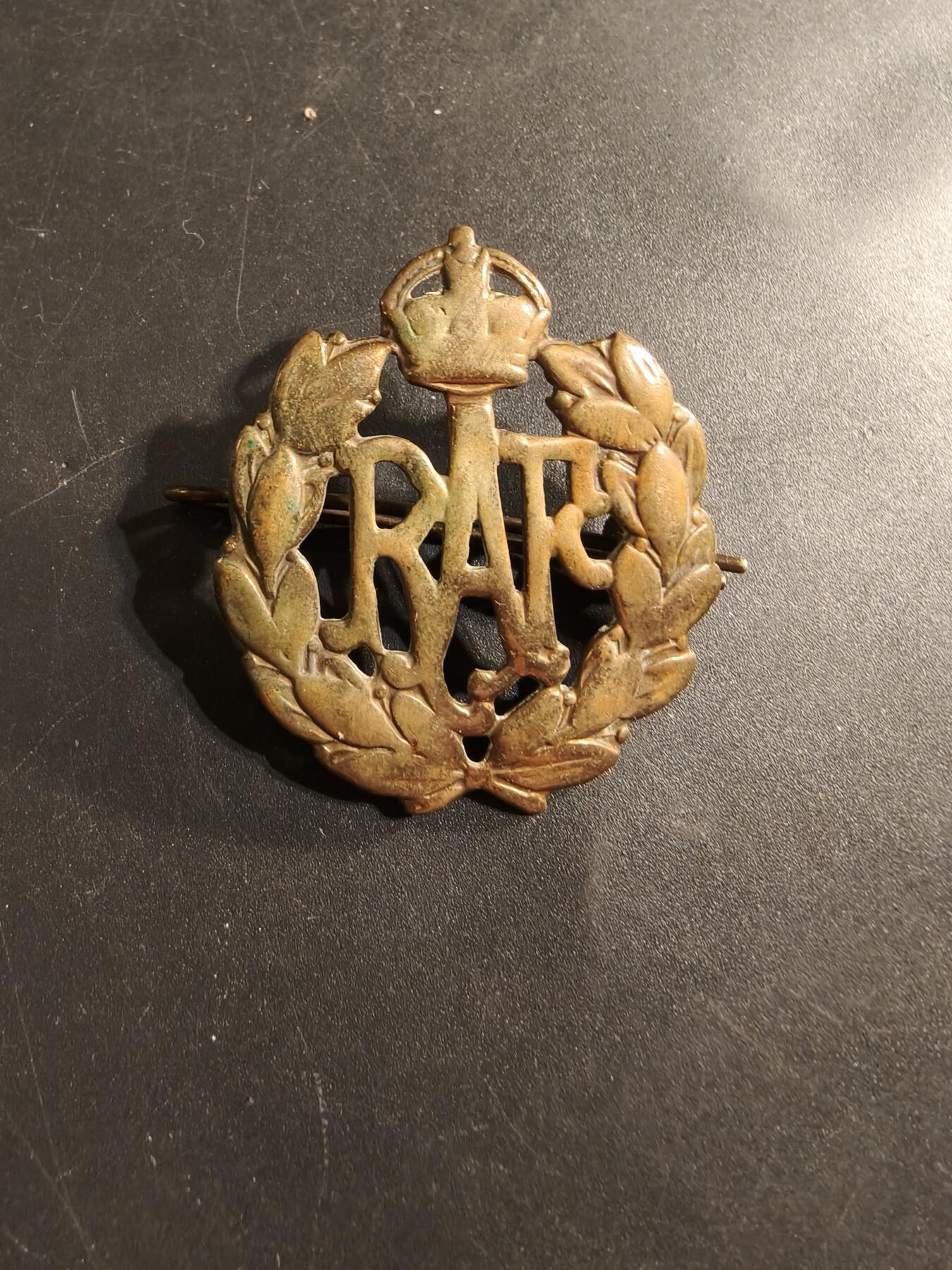 老王徽章第174期 英国皇家空军帽徽    二战时期