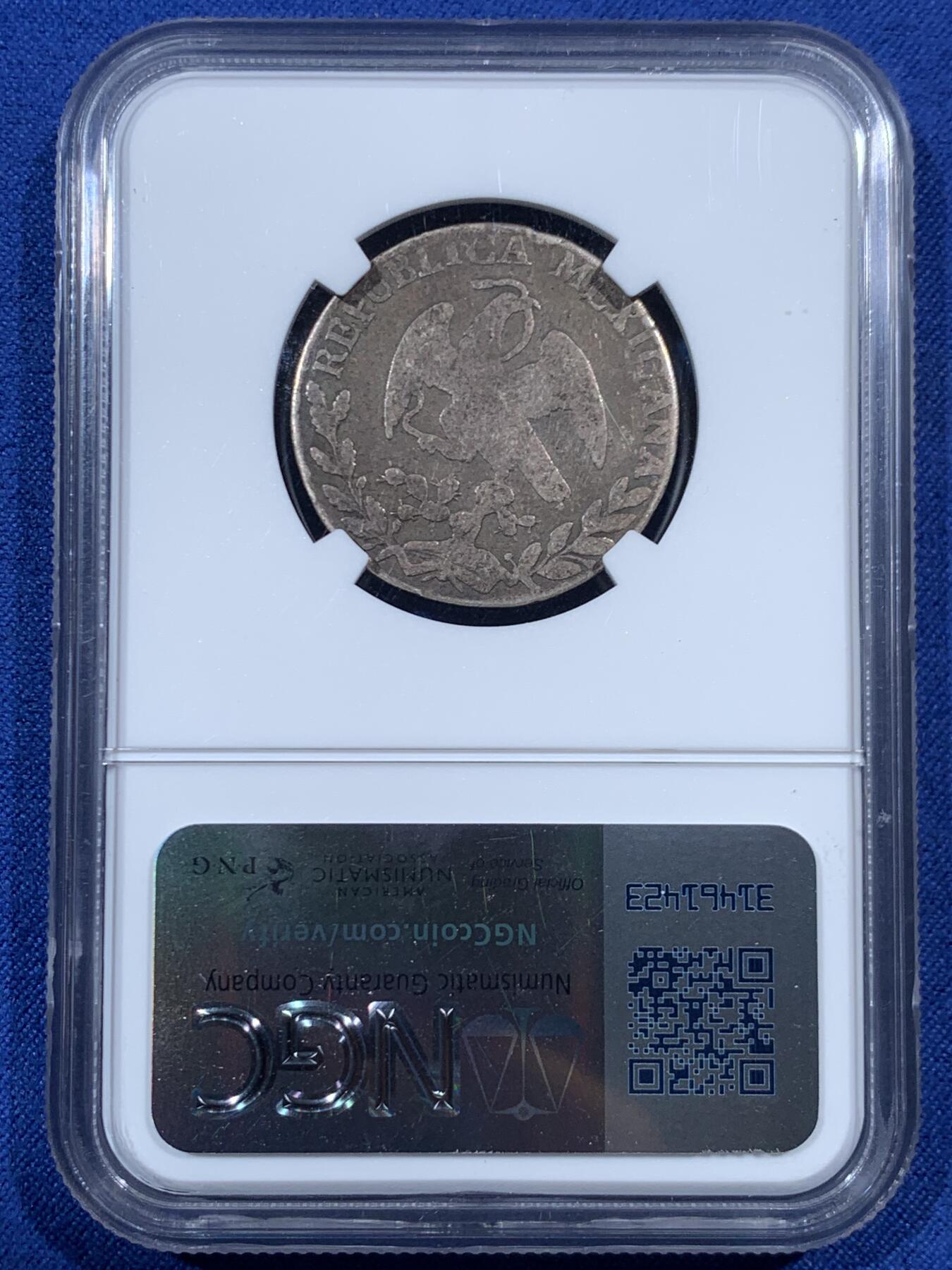 《竞宝斋》第454场 周日，周一 2场连拍 （全场包邮，欢迎送拍） 两枚一组 NGC VG8 墨西哥鹰洋辅币，辅币较主币数量少的多，一枚为ZS厂1868年2R银币，一枚为ZS厂1829年早期1R银币，出分不易，是为凑品种不二之选，还是N盒连号，收藏佳品，