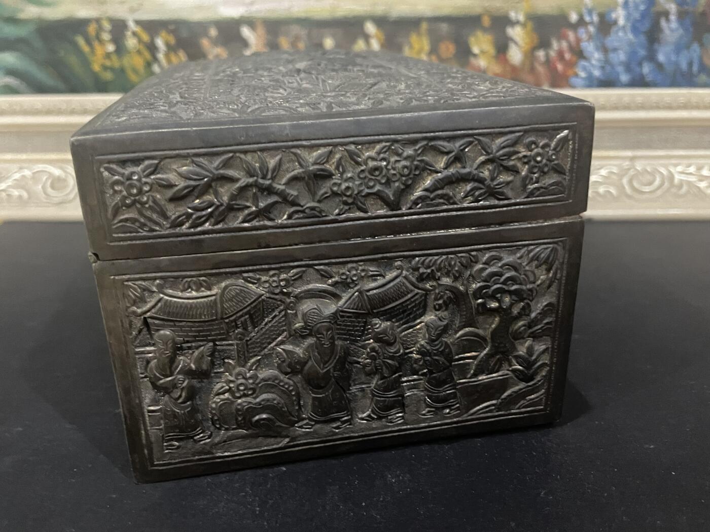 海外回流精品（欧美专场） 法国回流清代纯银方盒-人物故事题材满工，重747.9克，有款，器型大，物件精美。