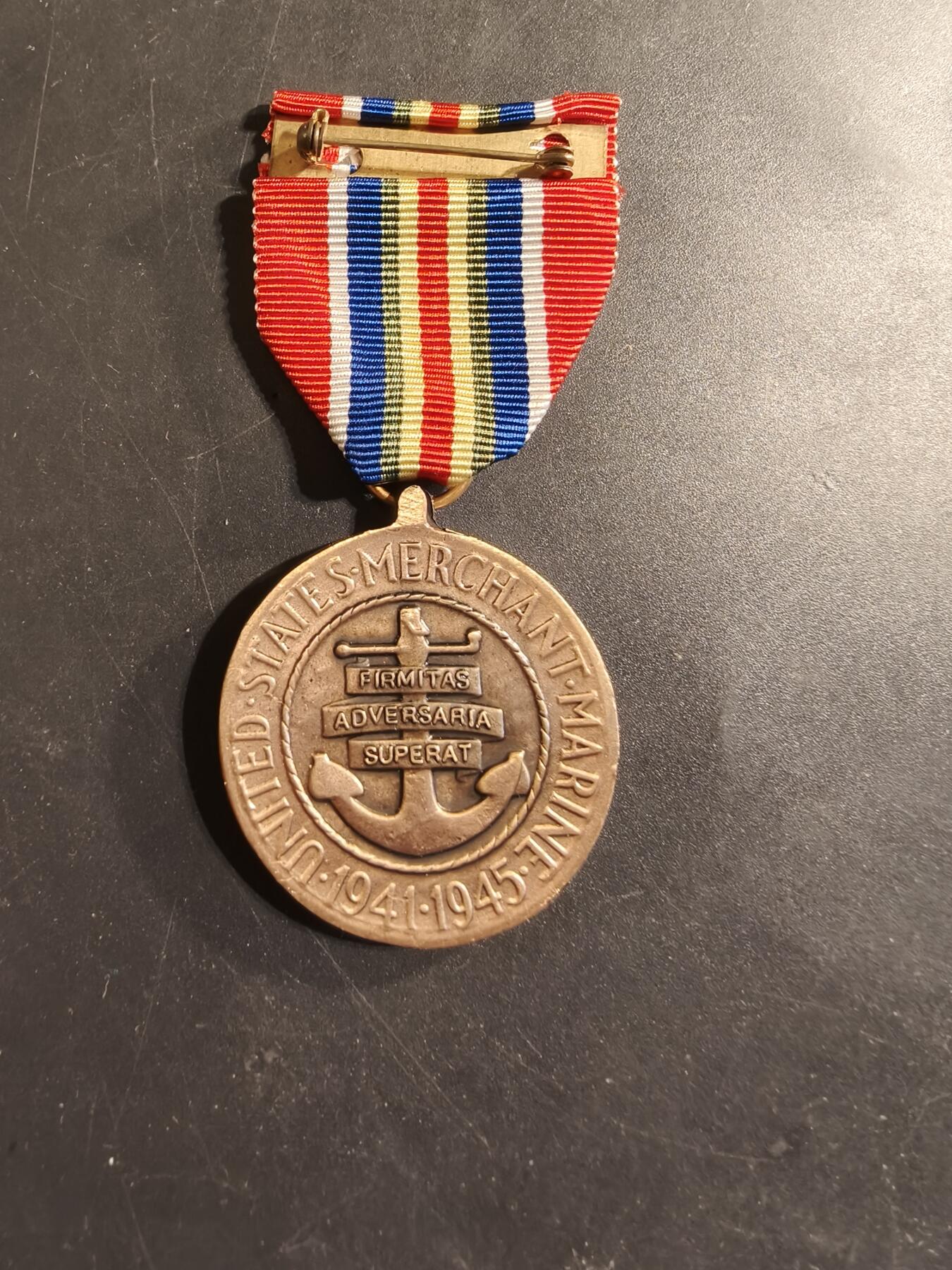 老王徽章第174期 美国二战海军商船队服役奖章