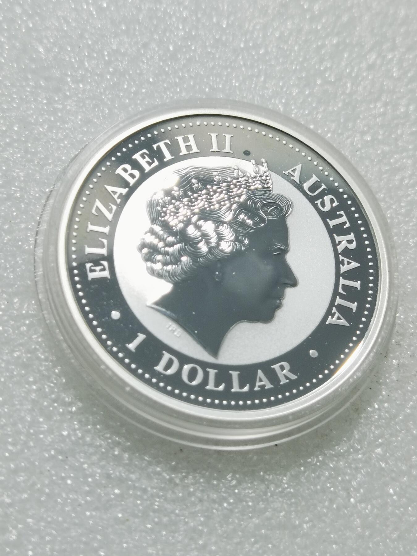 天下钱庄专场欢迎参拍 2005彩银鸡1盎司银币，盒子有点花