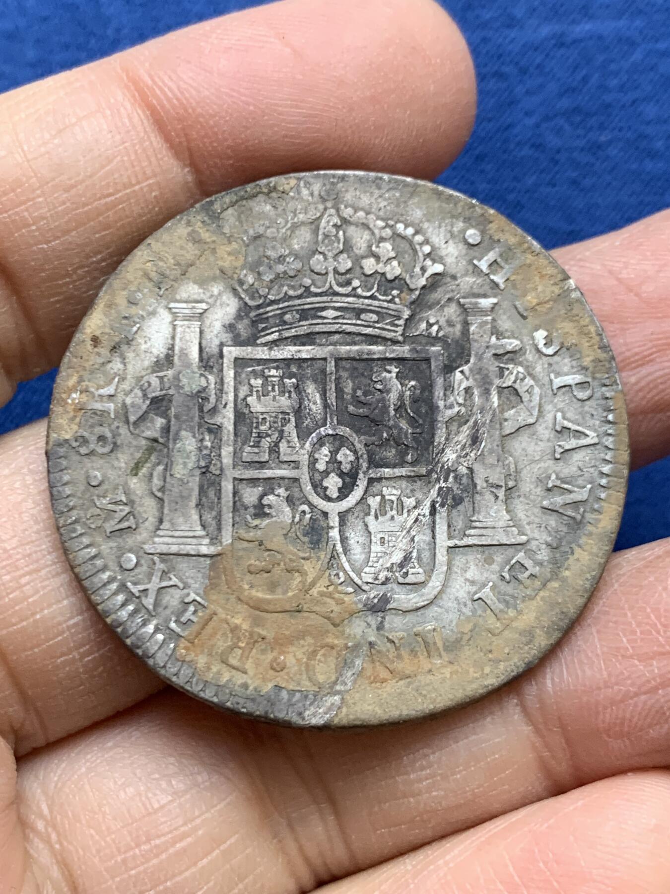 《竞宝斋》第454场 周日，周一 2场连拍 （全场包邮，欢迎送拍） 西班牙双柱，卡洛斯四世，有伤 细节见图 年份17XX 25.39克