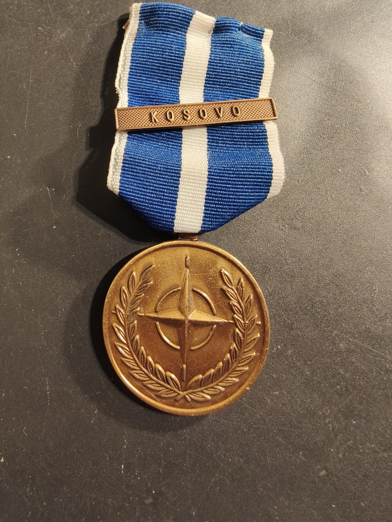 老王徽章第174期 北约维和奖章    法国版    科索沃勋条