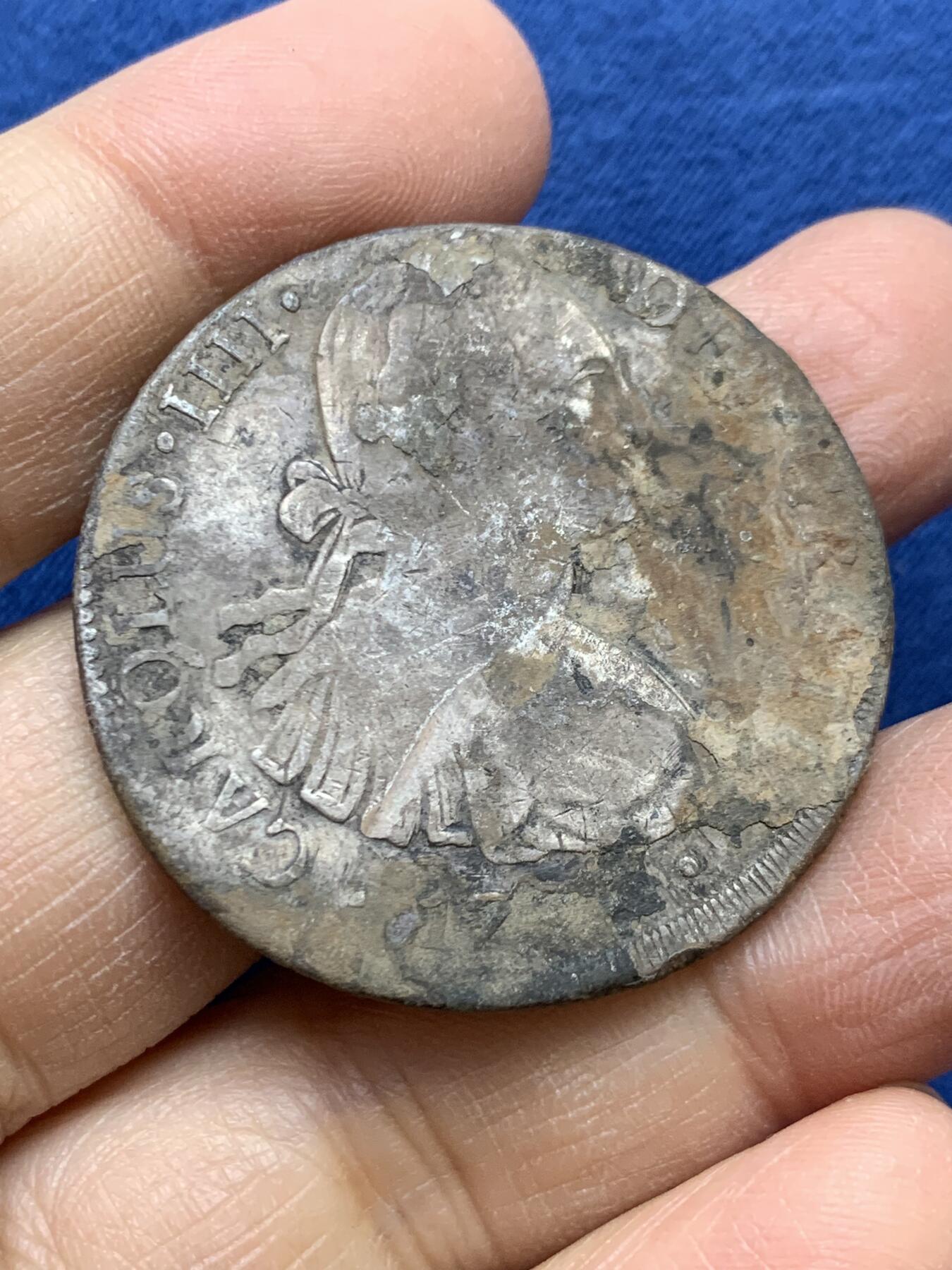 《竞宝斋》第454场 周日，周一 2场连拍 （全场包邮，欢迎送拍） 西班牙双柱，卡洛斯四世，有伤 细节见图 年份17XX 25.39克