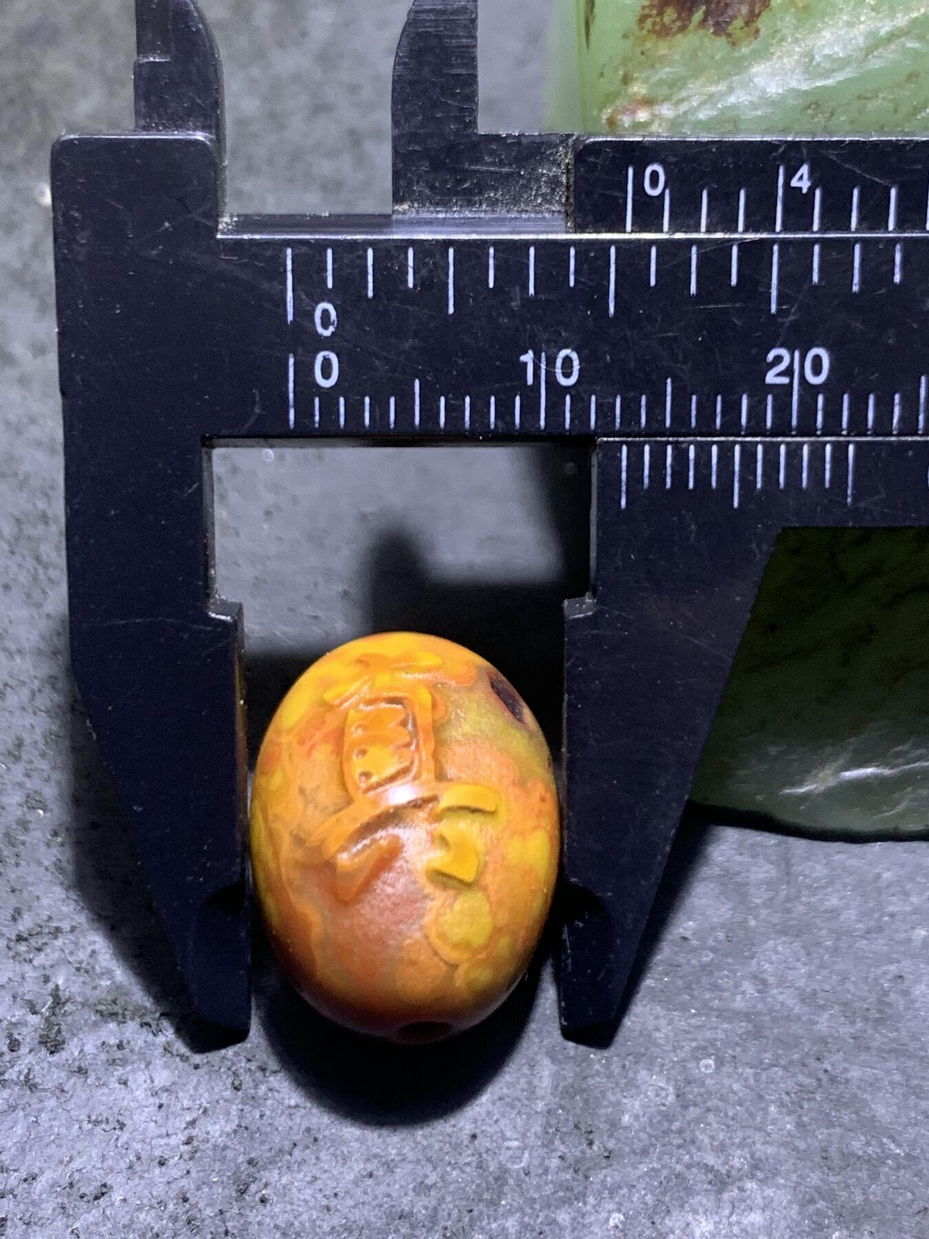 亚光冰飘战国红玛瑙手工雕刻真字随形通货珠一颗