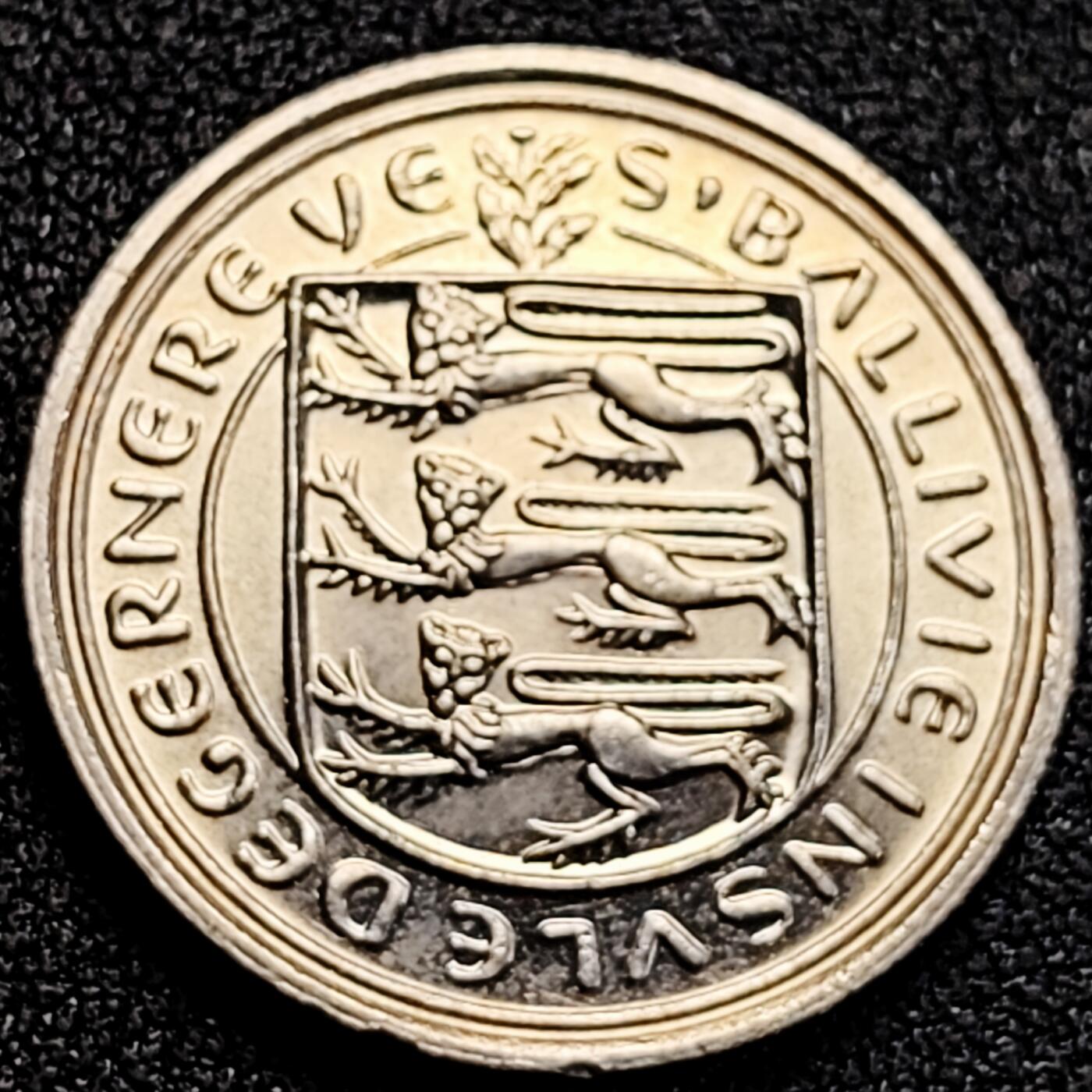 泉币菌-第162场- 新年第五场 精品福利场 原光极美 英属根西岛 1982年5便士 百合花 23.5mm 