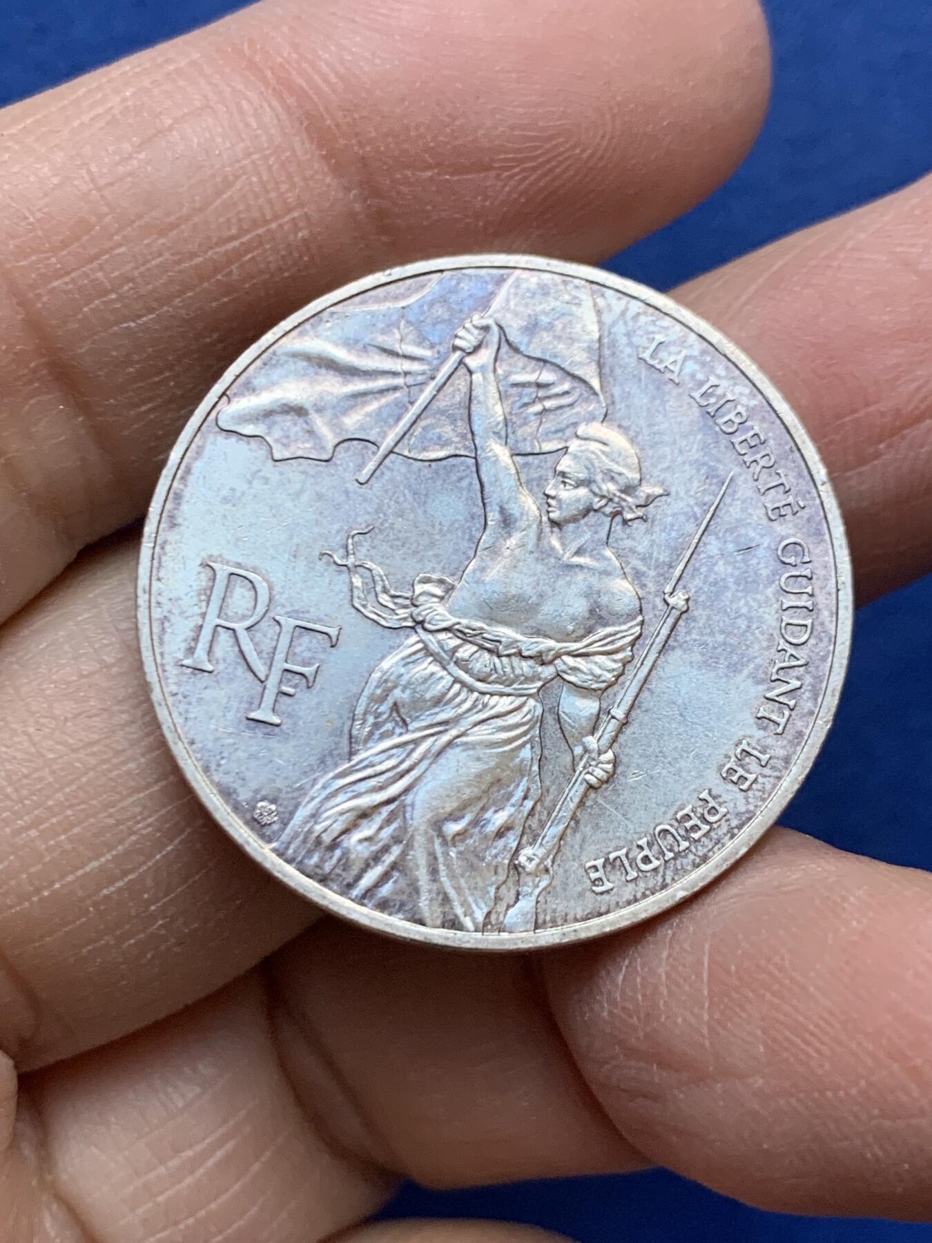 《竞宝斋》第454场 周日，周一 2场连拍 （全场包邮，欢迎送拍） 法国1993年卢浮宫百年纪念100法郎银币