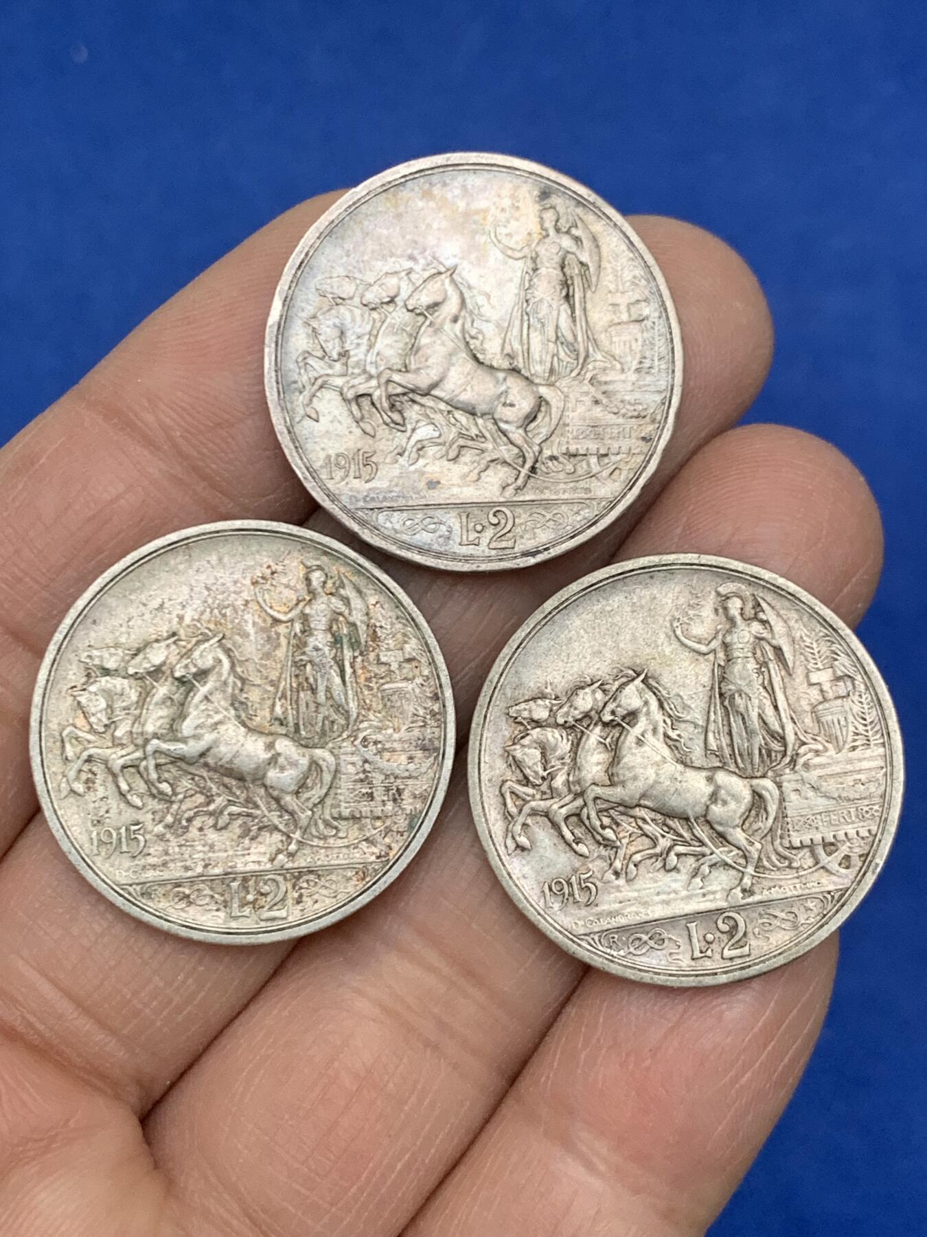 《竞宝斋》第454场 周日，周一 2场连拍 （全场包邮，欢迎送拍） 三枚一组 意大利1915年马车女神2里拉银币 27mm 总重29.9克