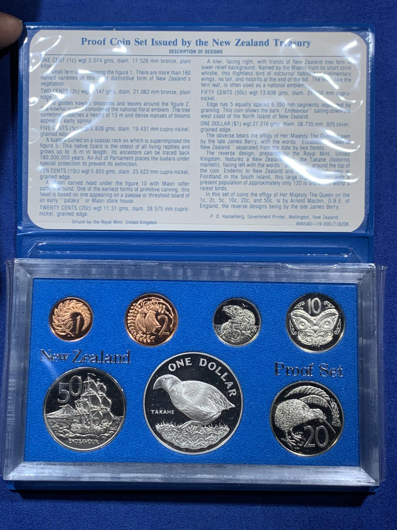 《竞宝斋》第454场 周日，周一 2场连拍 （全场包邮，欢迎送拍） 新西兰1982年伊丽莎白二世精制套币，其中最大面值的南秧鸡一元为银币，27.2克，925银