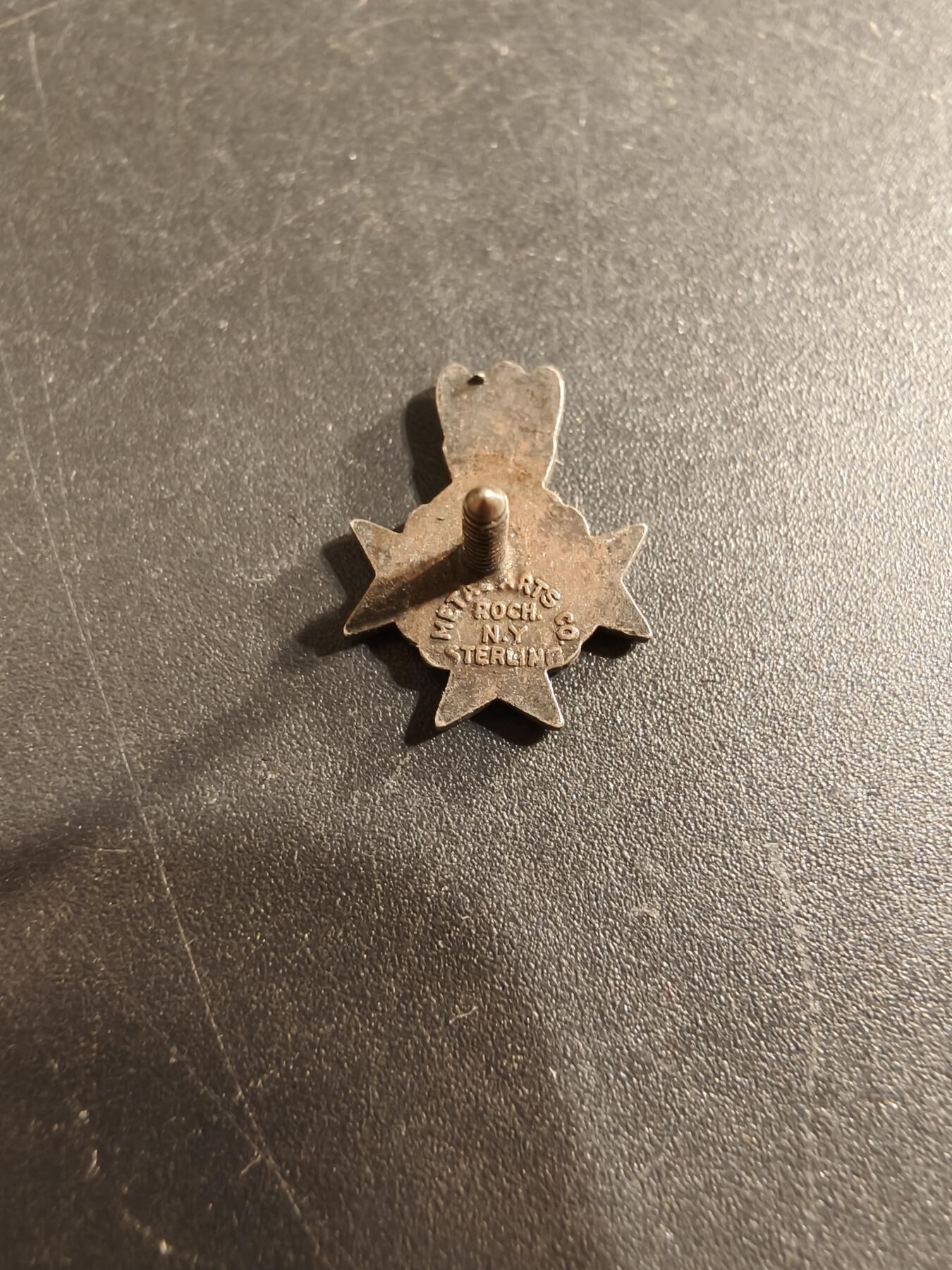 老王徽章第174期 美国革命之子协会迷你章     925银质珐琅    小尺寸   0.8g