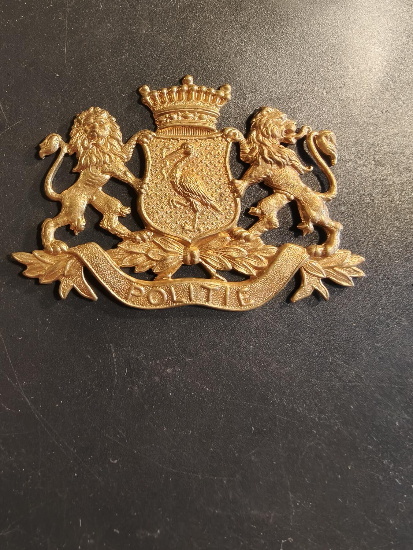 老王徽章第174期 荷兰皇家警察头盔帽徽    大尺寸    缺背杆