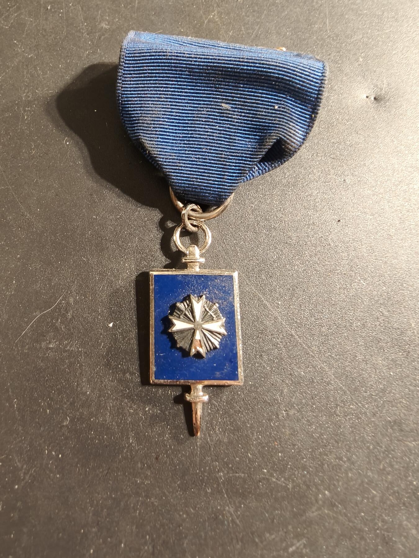 老王徽章第174期 美国共济会青年组纪念章