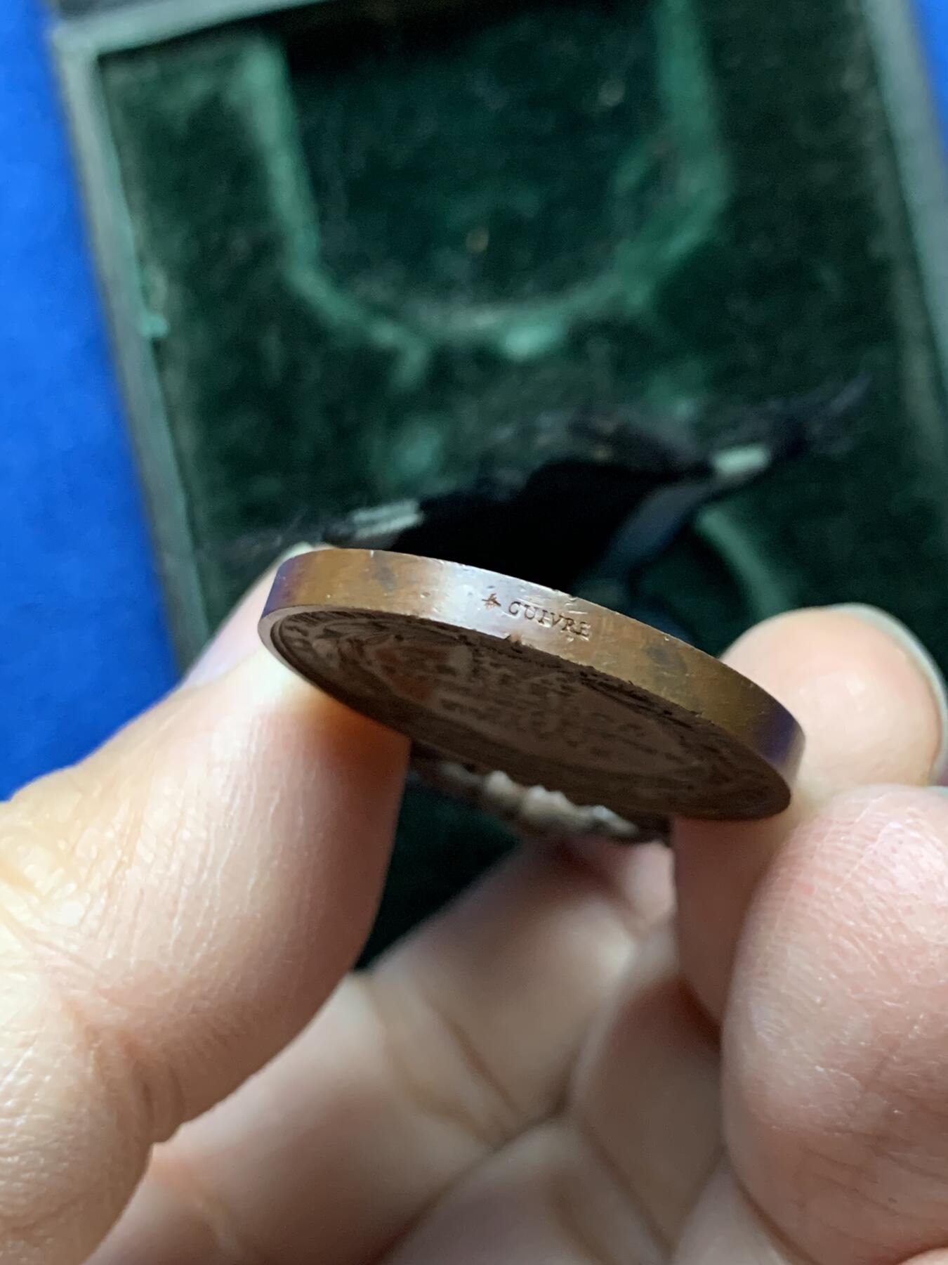 《竞宝斋》第454场 周日，周一 2场连拍 （全场包邮，欢迎送拍） 1866年法国互助会荣誉勋章 带原盒 总重14.1克