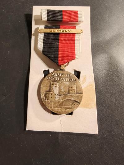 老王徽章第174期 - 美国陆军二战占领军服役奖章     德国勋条     原盒带略