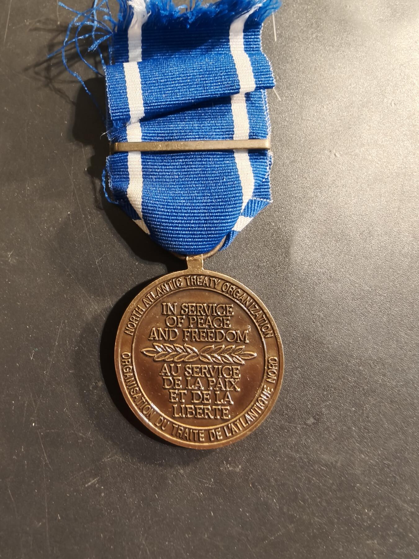 老王徽章第174期 北约维和奖章   法国版    前南斯拉夫勋条