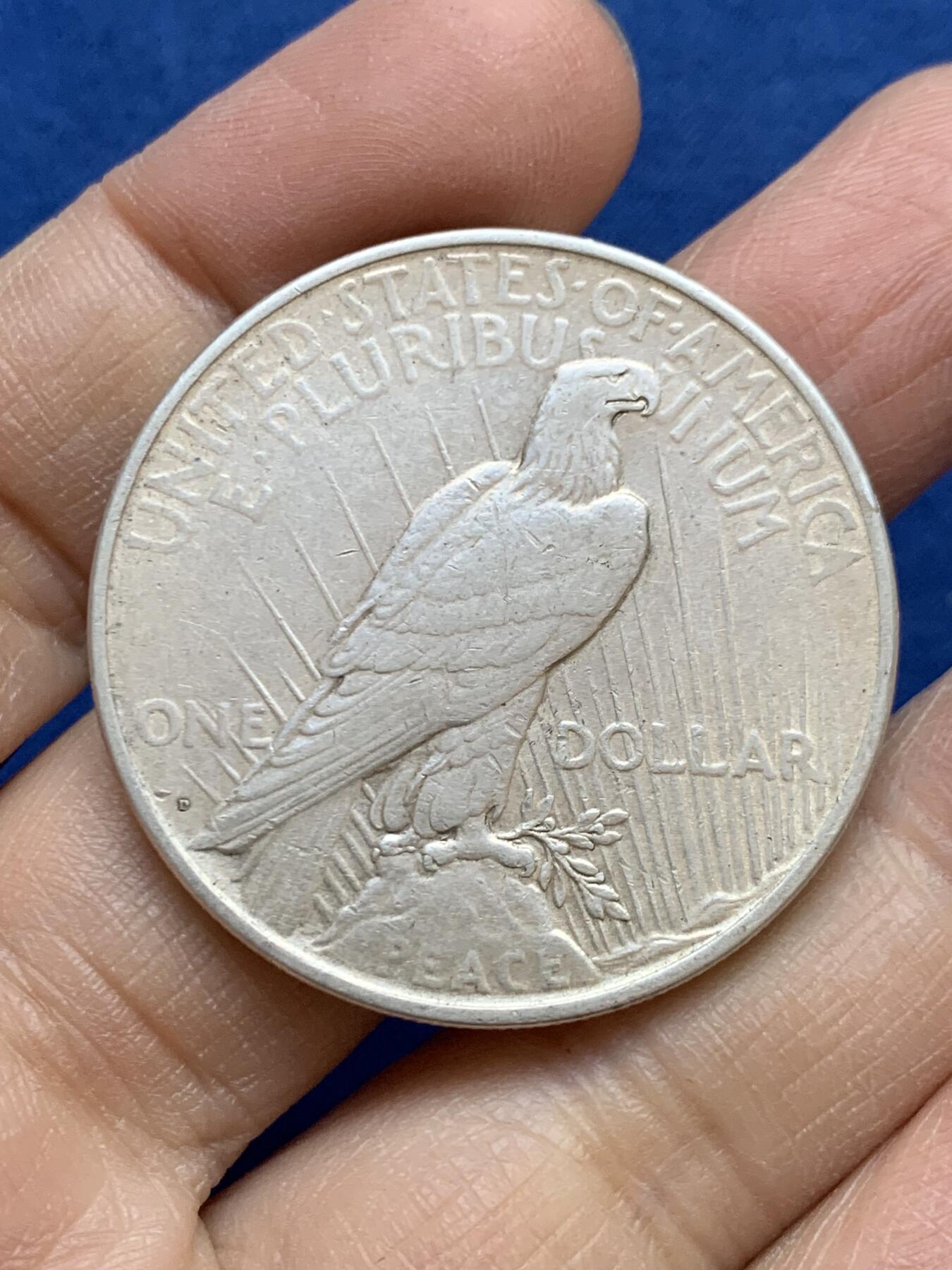 《竞宝斋》第454场 周日，周一 2场连拍 （全场包邮，欢迎送拍） 美国1922年和平大银币 正面有划痕