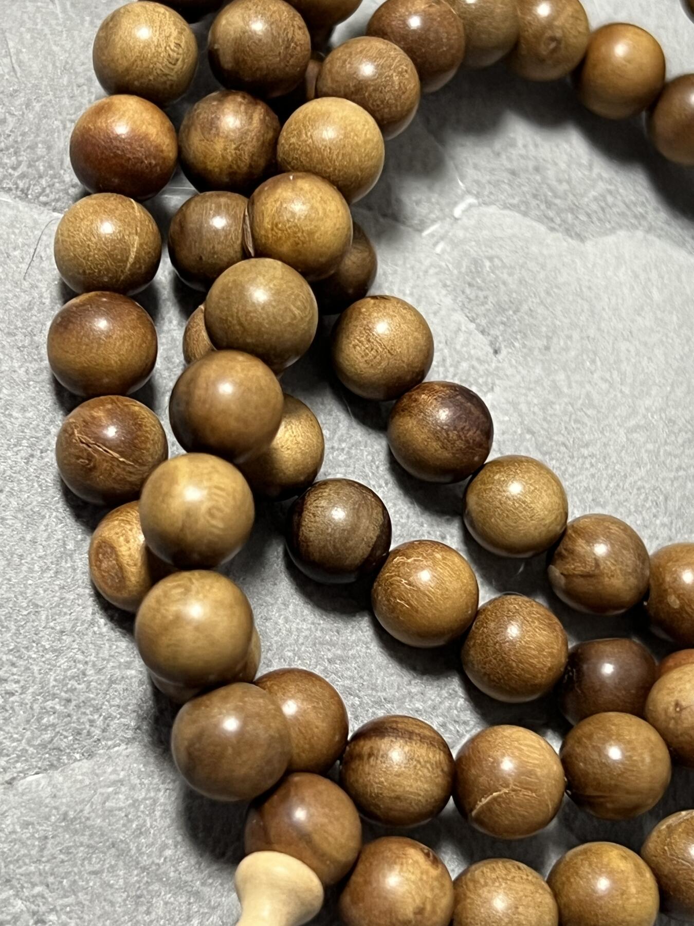 零元拍：正区印度老山檀 108/0.8长串 有珠子有裂带留疤 ，不影响品香